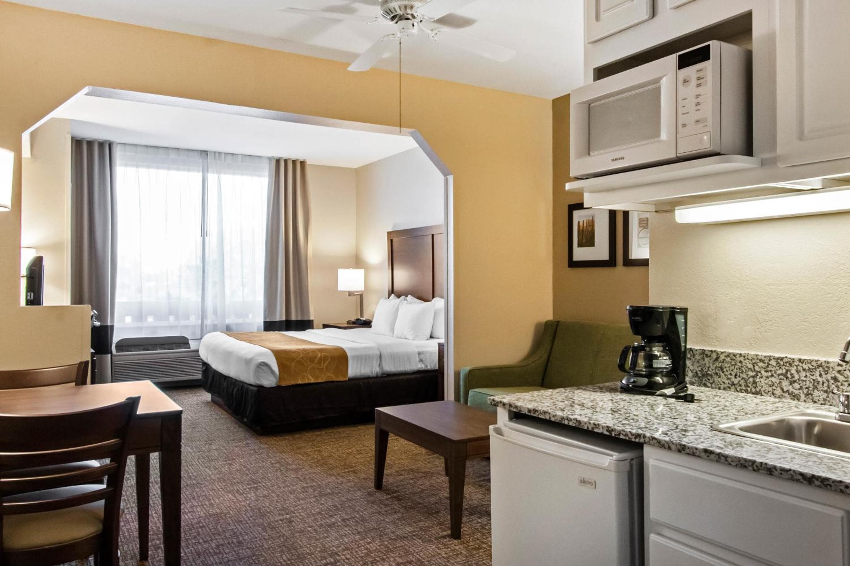 Comfort Suites Maingate East — 30
