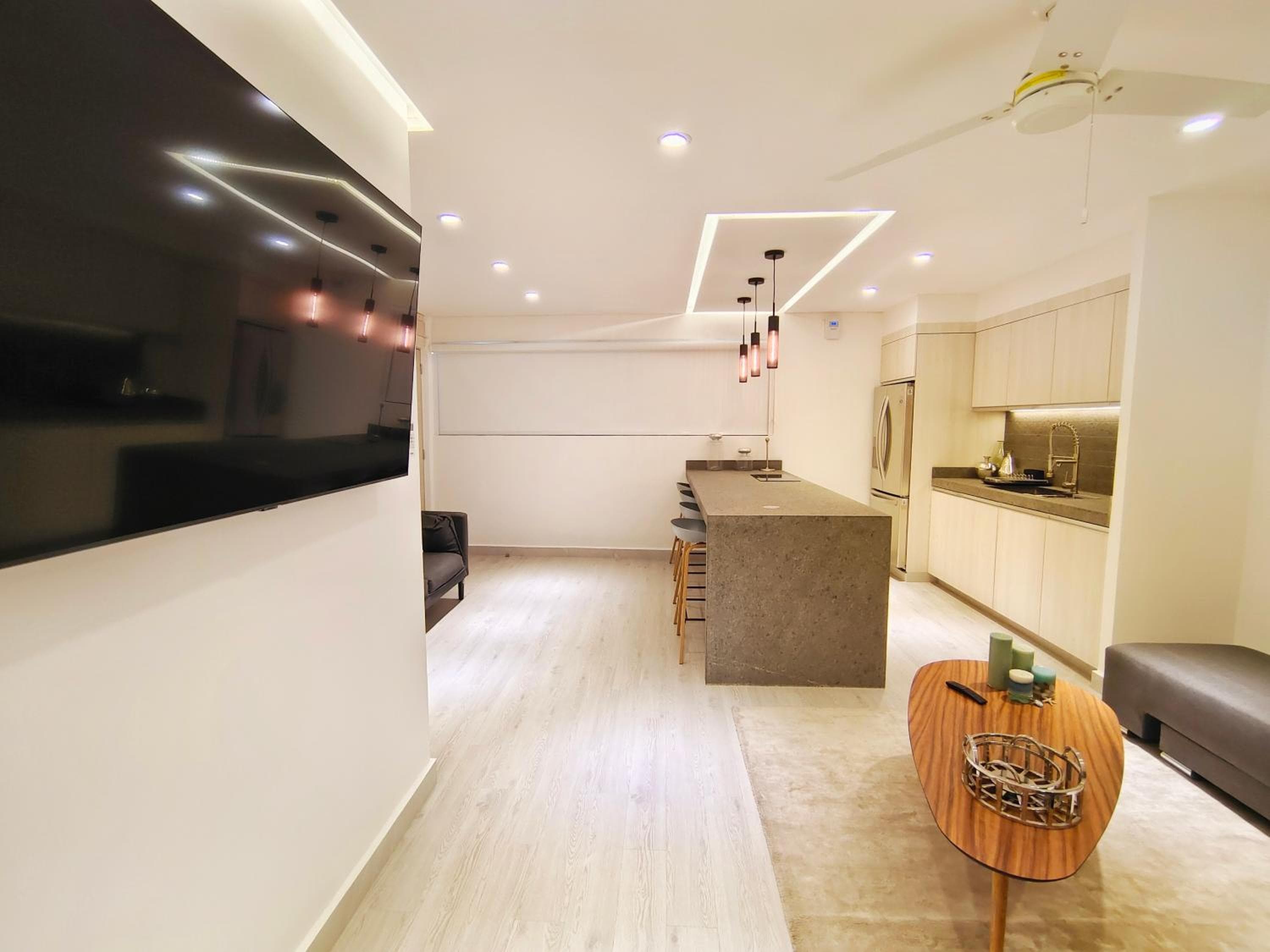 1st Luxury Warehouse — 4