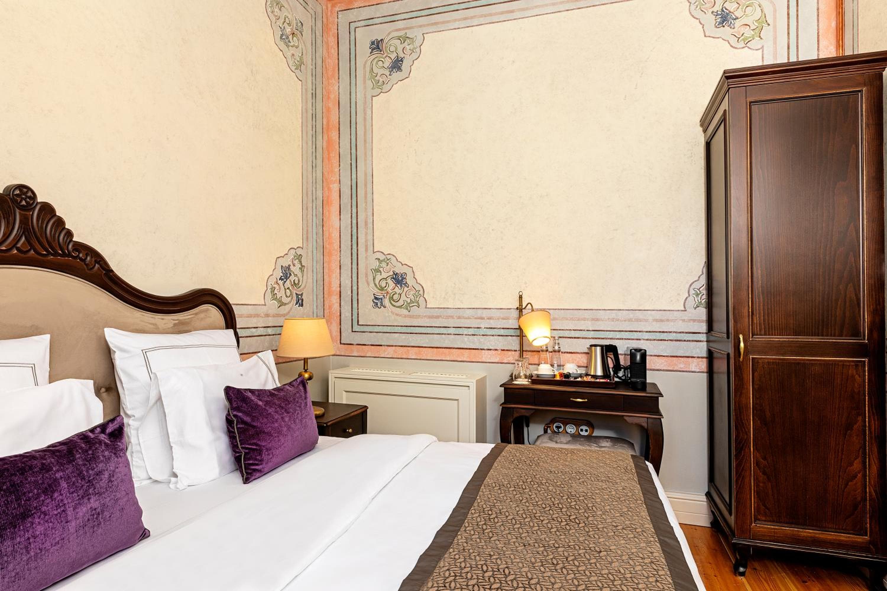 Meroddi Barnathan Hotel — 17