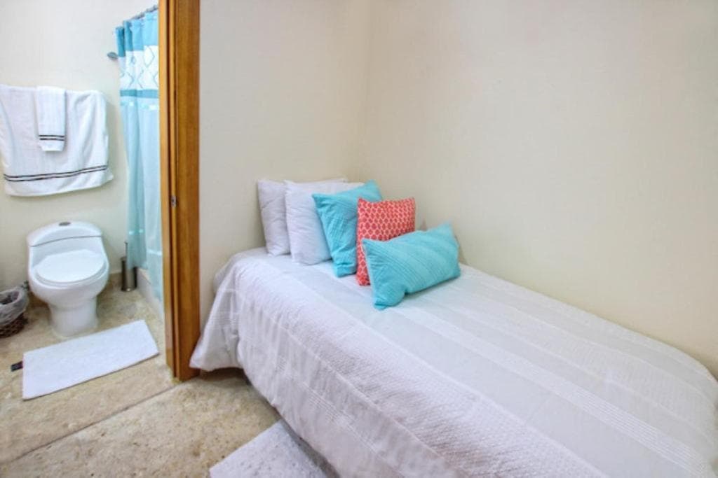 Spacious 3 BDR fully-equipped condo with pool and golf view — 4