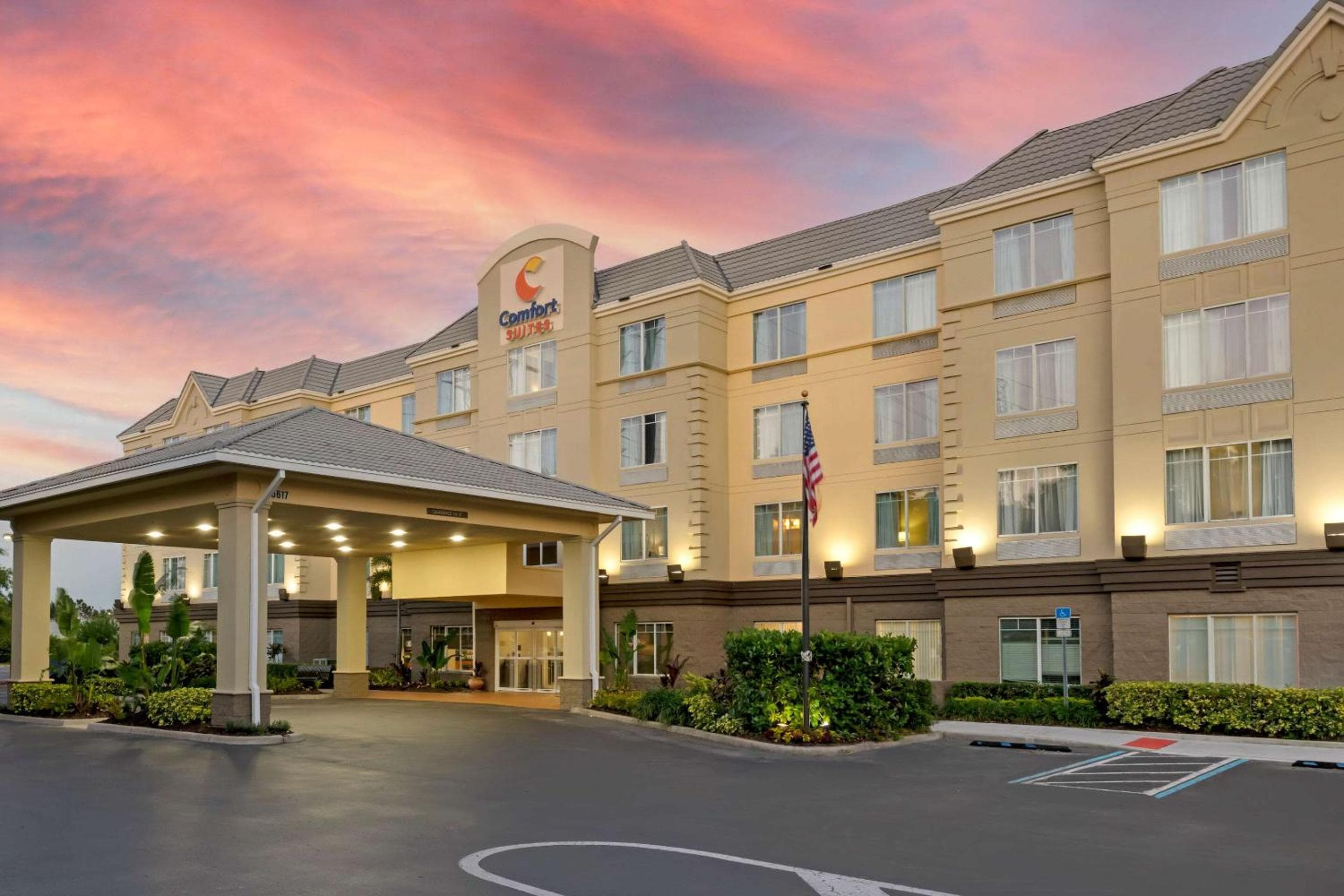 Comfort Suites cerca de Universal Orlando Resort — 1