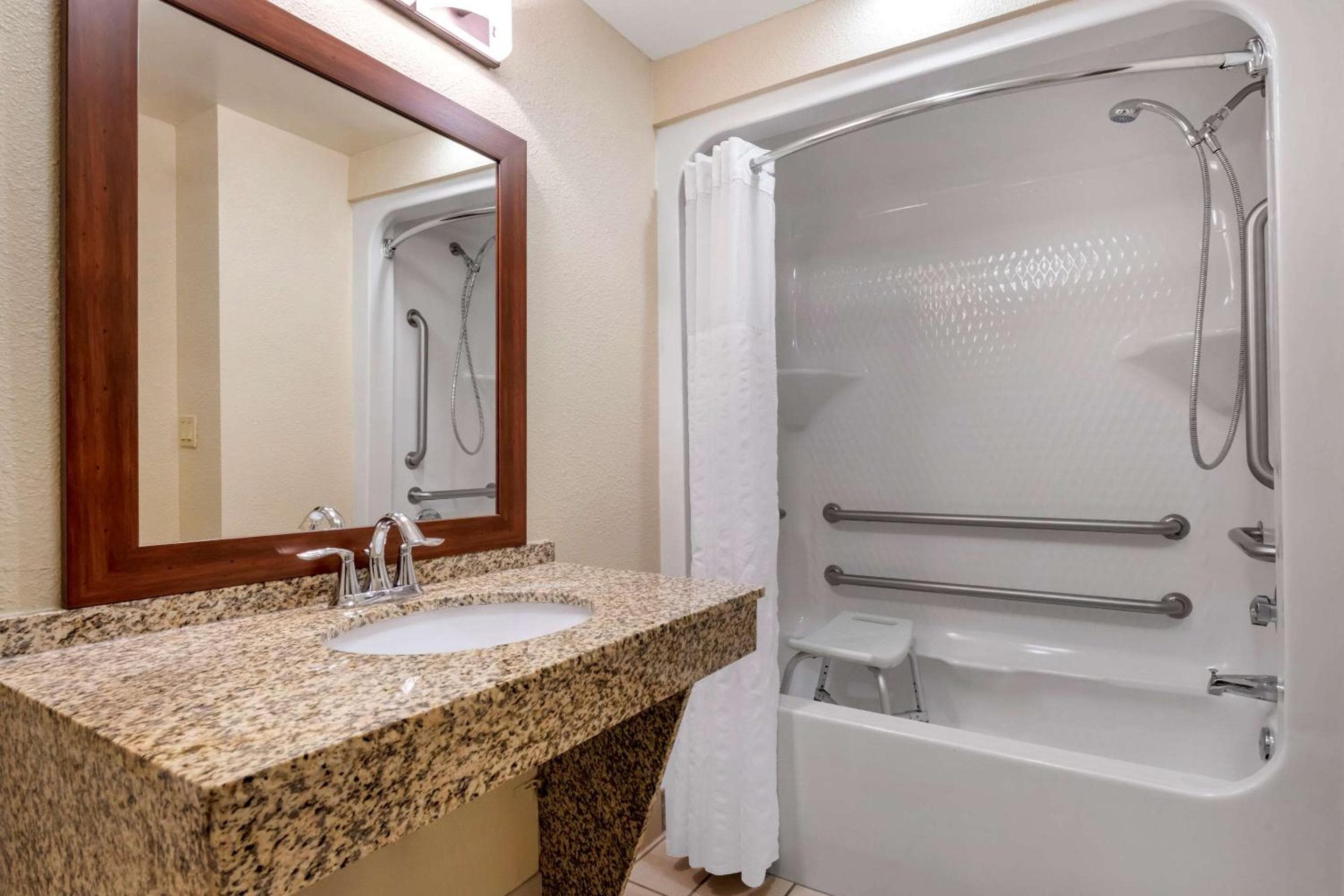 Comfort Suites cerca de Universal Orlando Resort — 7