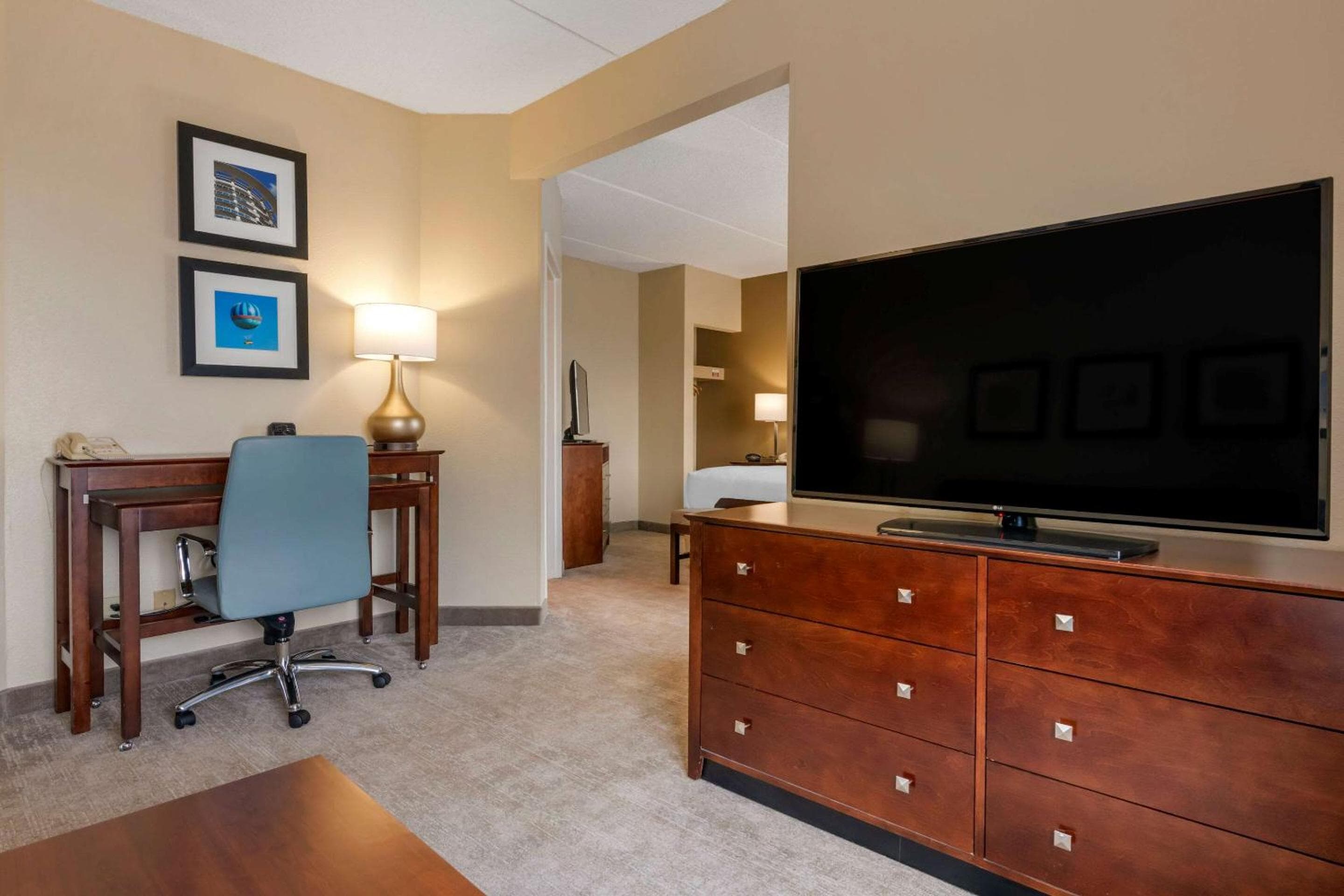 Comfort Suites cerca de Universal Orlando Resort — 18