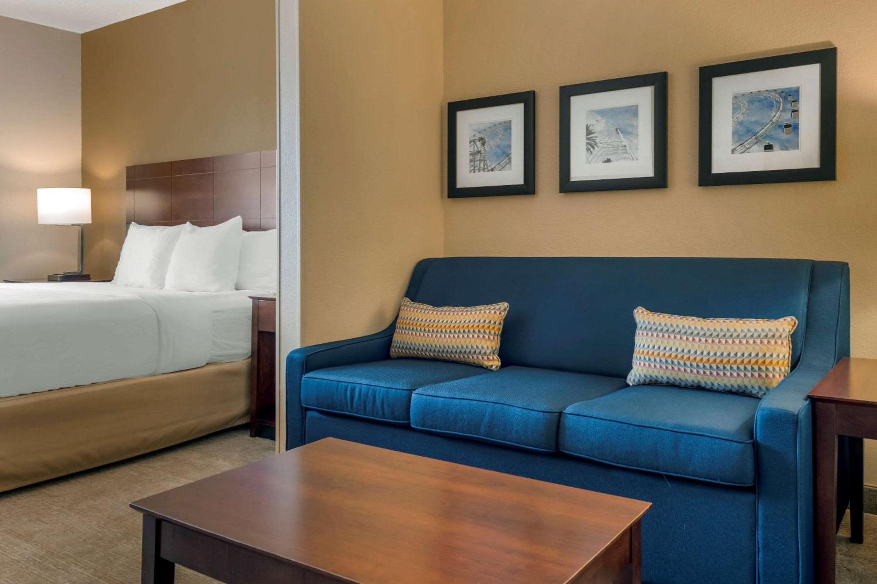 Comfort Suites cerca de Universal Orlando Resort — 24