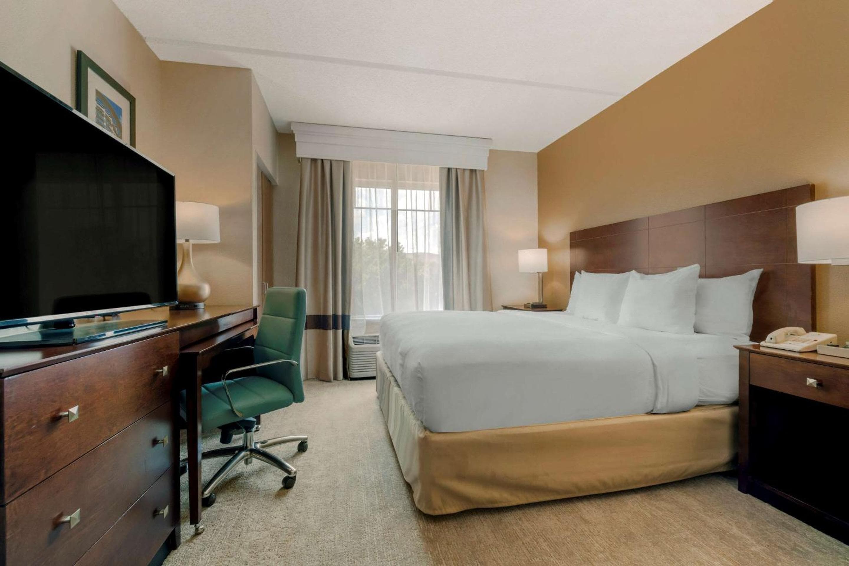 Comfort Suites cerca de Universal Orlando Resort — 25