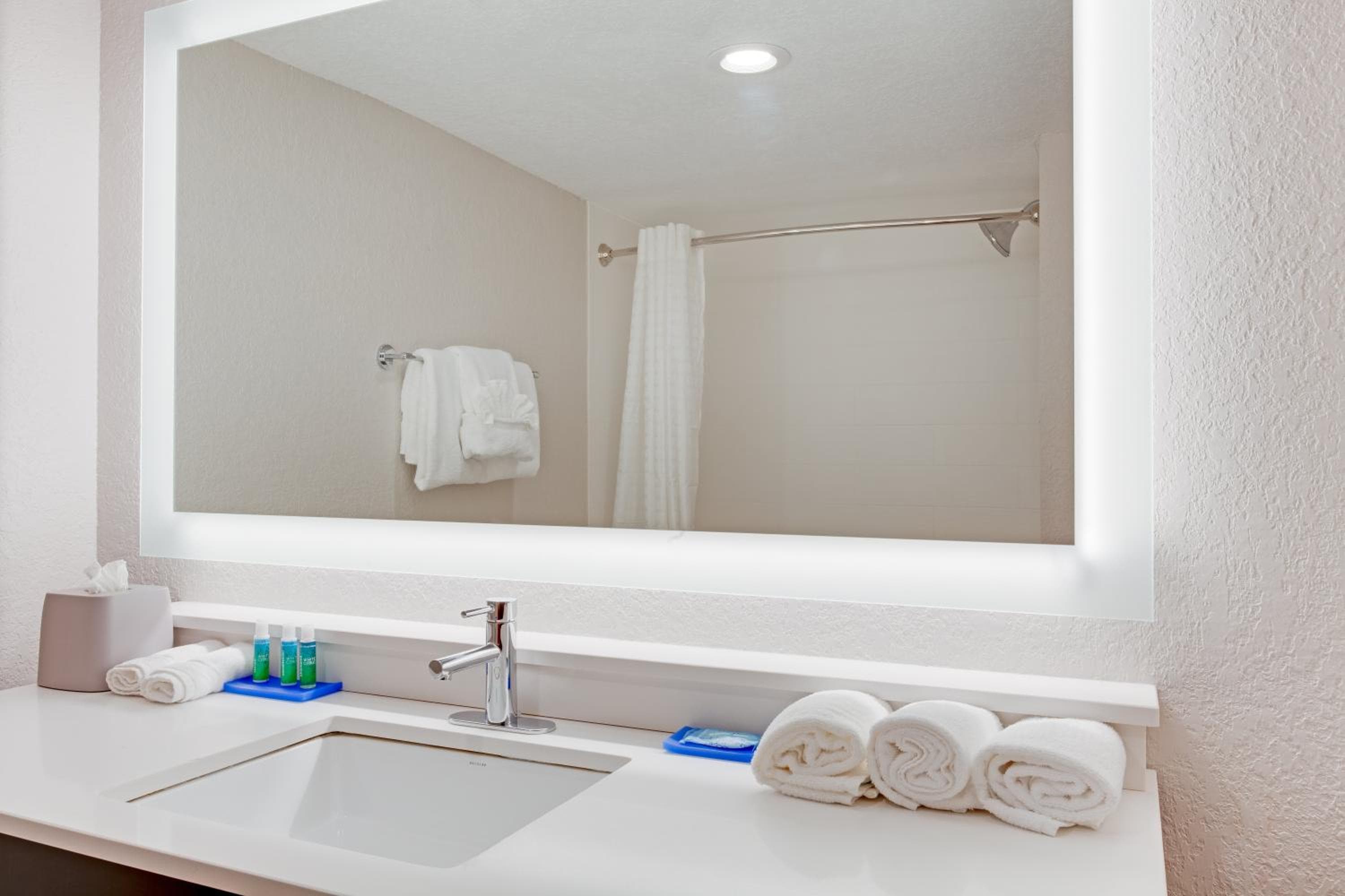 Holiday Inn Express Hotel & Suites Fort Lauderdale Airport/Cruise Port by IHG — 7