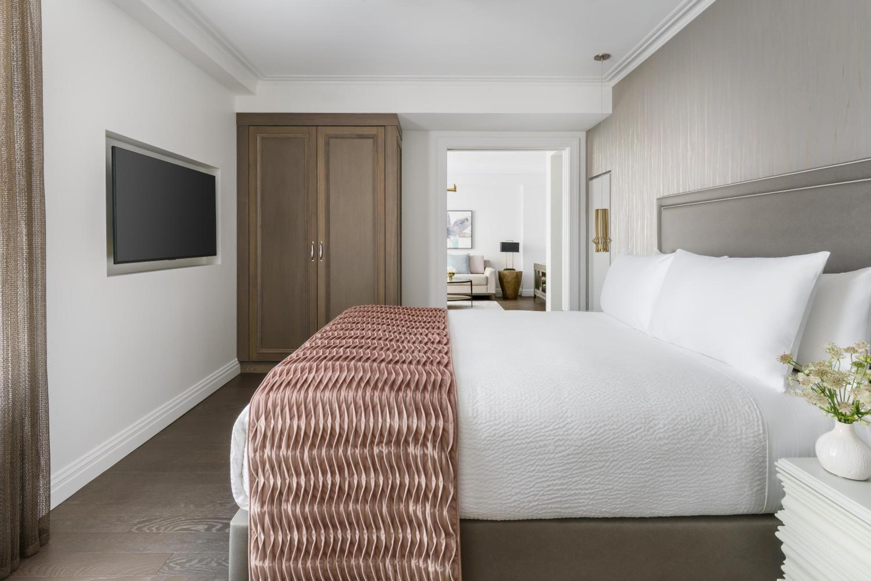 Das Wallace Hotel — 3