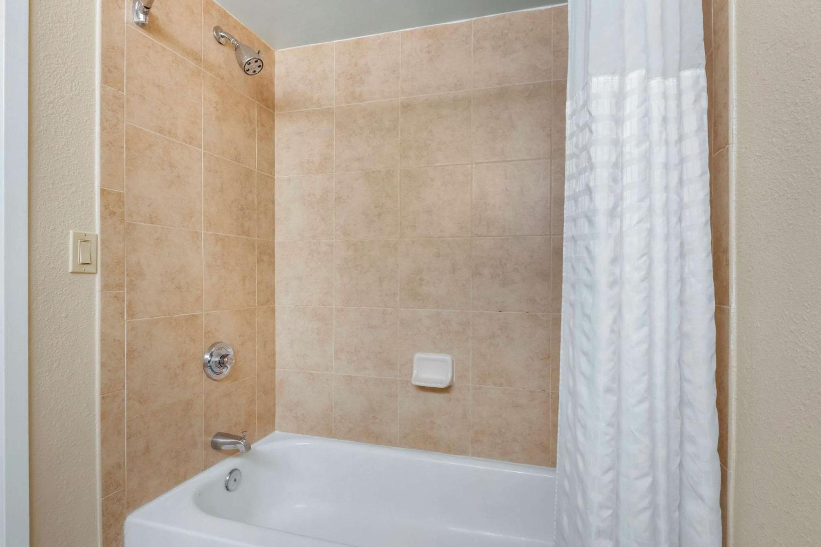 Comfort Suites cerca de Universal Orlando Resort — 8