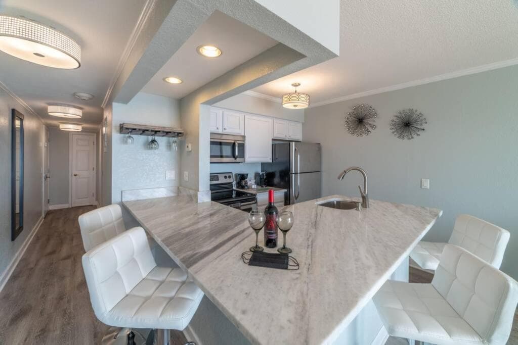 421-Fully renovated, WIFI, Pool, Amazing Views, Near BUCS Stadium — 30