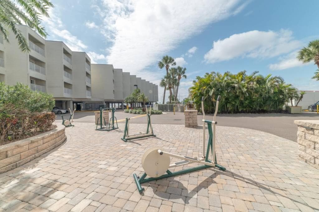 421-Fully renovated, WIFI, Pool, Amazing Views, Near BUCS Stadium — 2