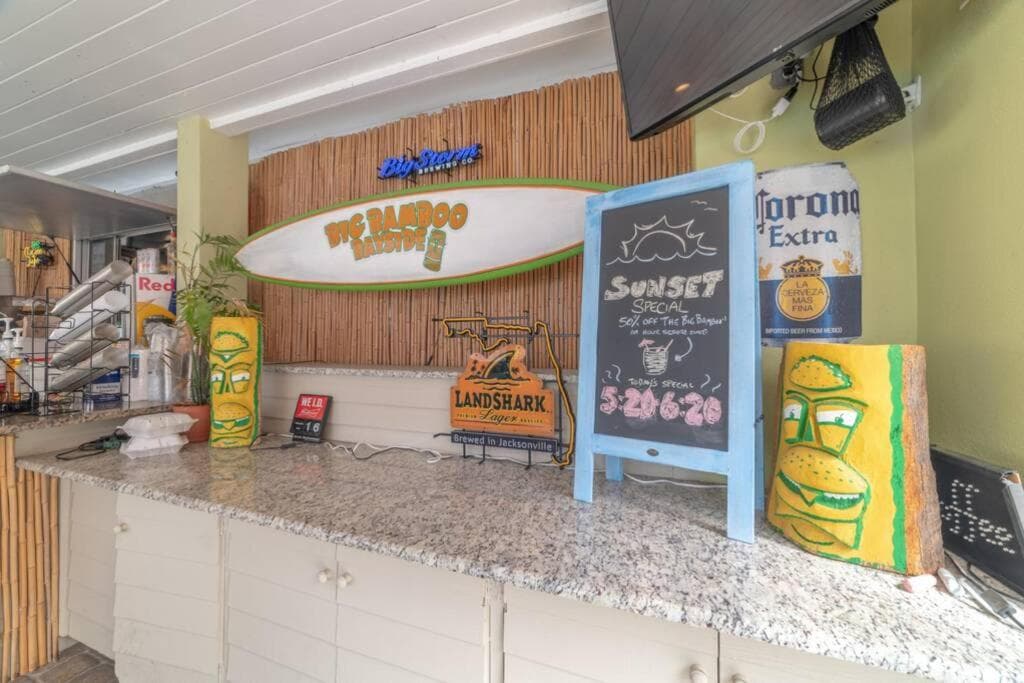 421-Fully renovated, WIFI, Pool, Amazing Views, Near BUCS Stadium — 5