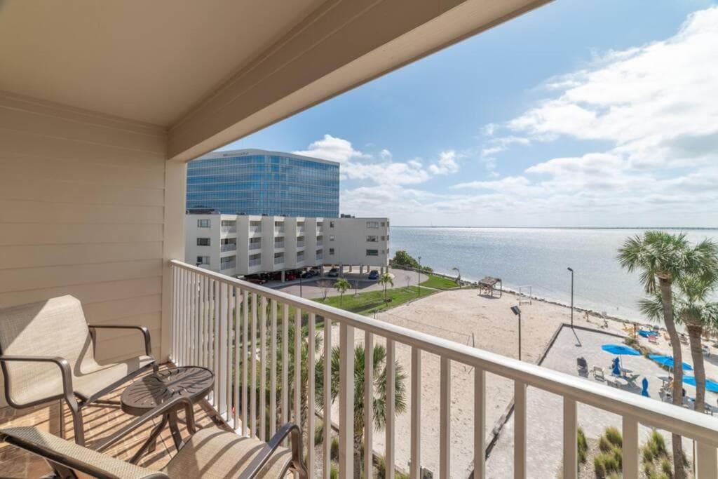 421-Fully renovated, WIFI, Pool, Amazing Views, Near BUCS Stadium — 9