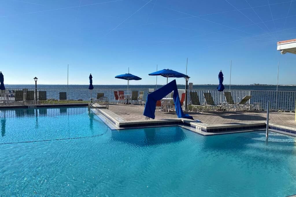 421-Fully renovated, WIFI, Pool, Amazing Views, Near BUCS Stadium — 11