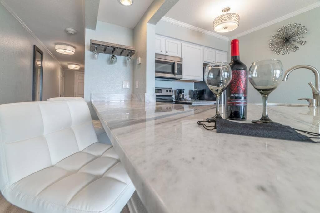 421-Fully renovated, WIFI, Pool, Amazing Views, Near BUCS Stadium — 14