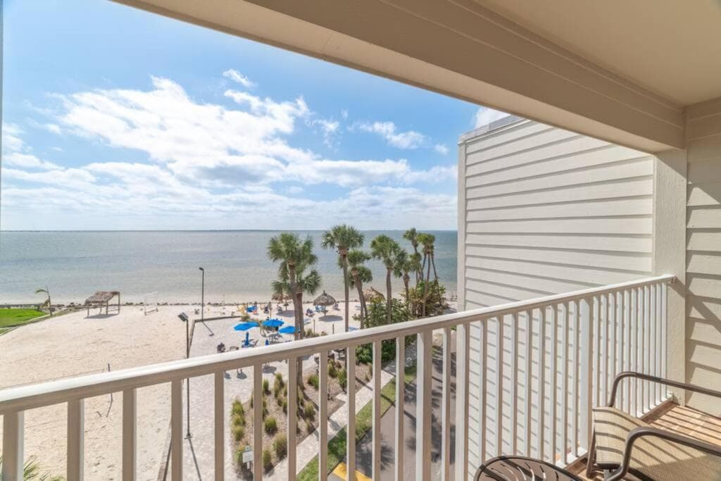 421-Fully renovated, WIFI, Pool, Amazing Views, Near BUCS Stadium — 18