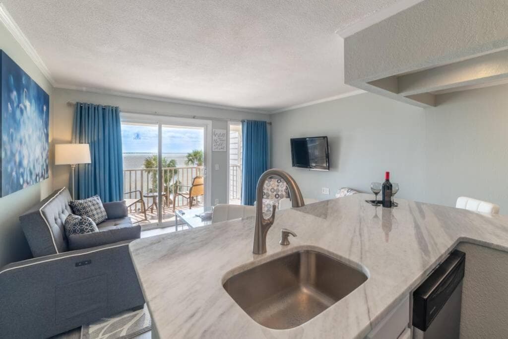 421-Fully renovated, WIFI, Pool, Amazing Views, Near BUCS Stadium — 19