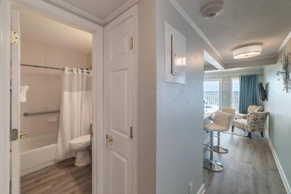 421-Fully renovated, WIFI, Pool, Amazing Views, Near BUCS Stadium — 22