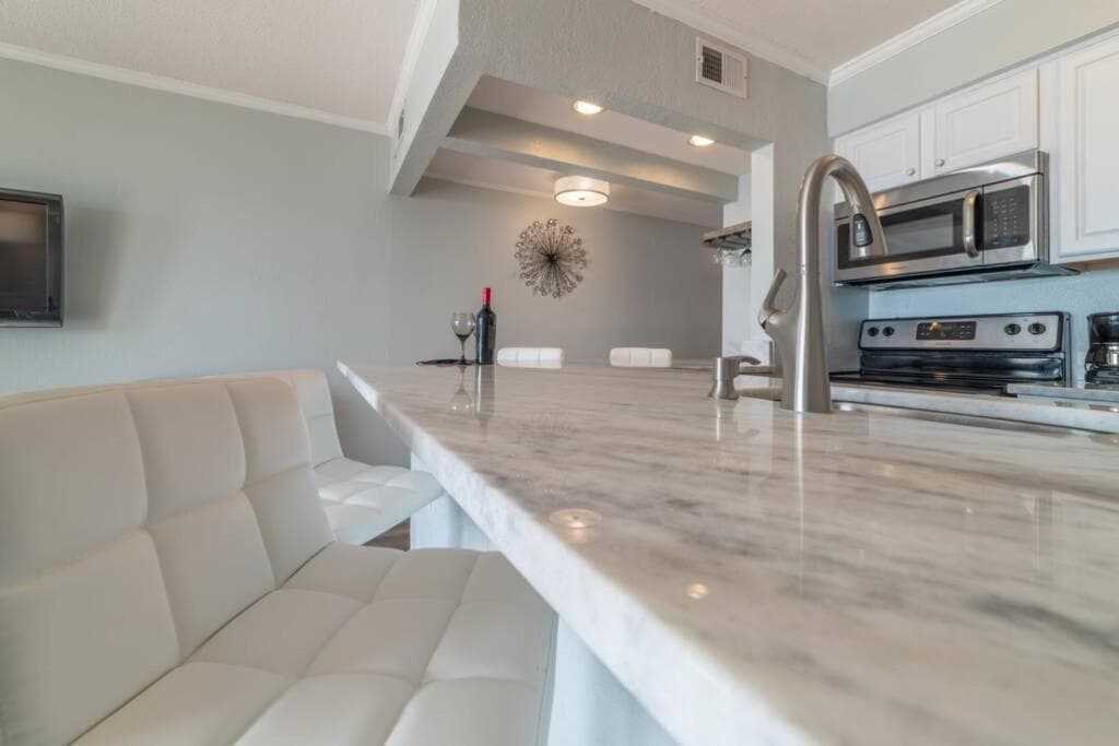 421-Fully renovated, WIFI, Pool, Amazing Views, Near BUCS Stadium — 30
