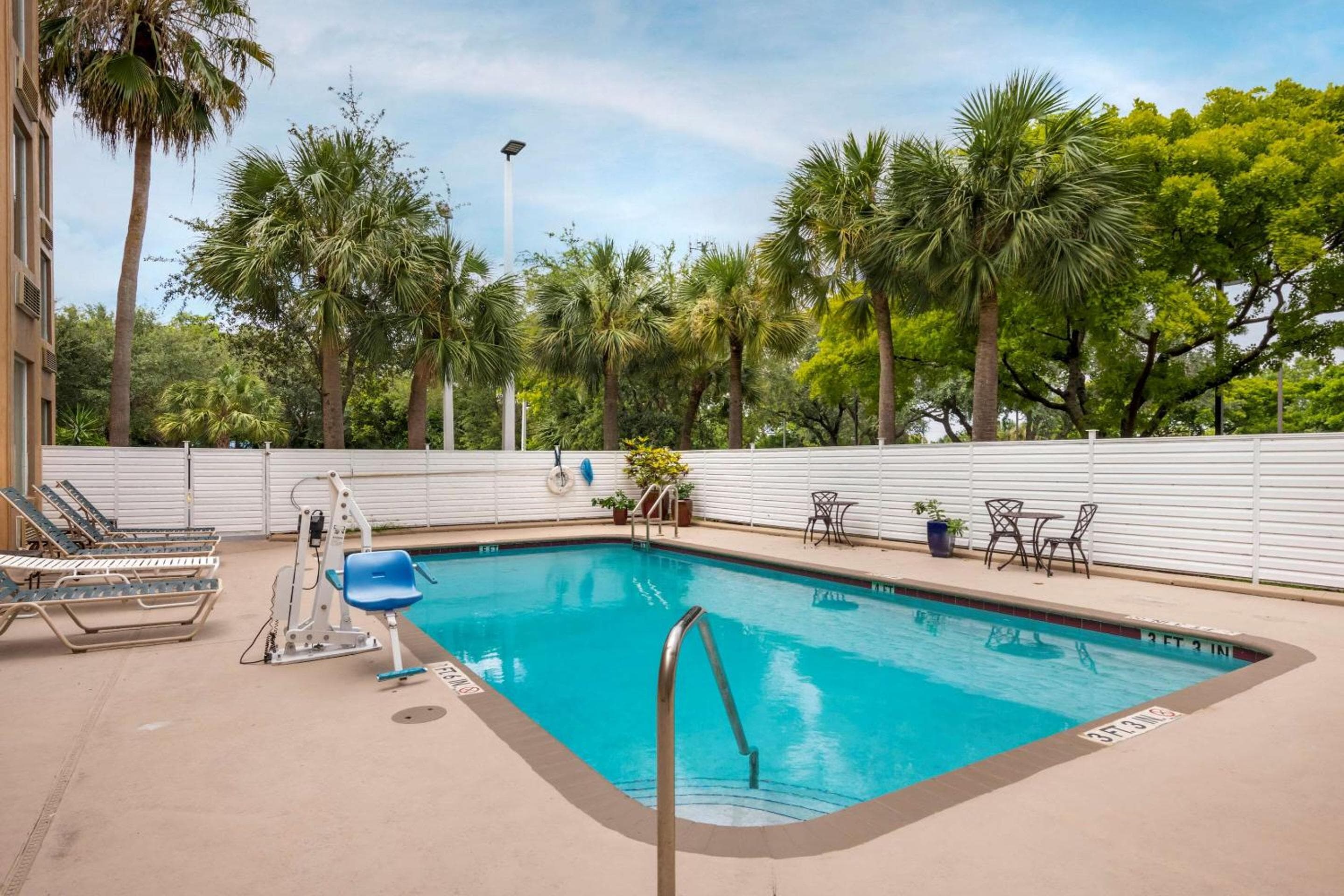 Comfort Inn & Suites Fort Lauderdale autostrada ovest — 23