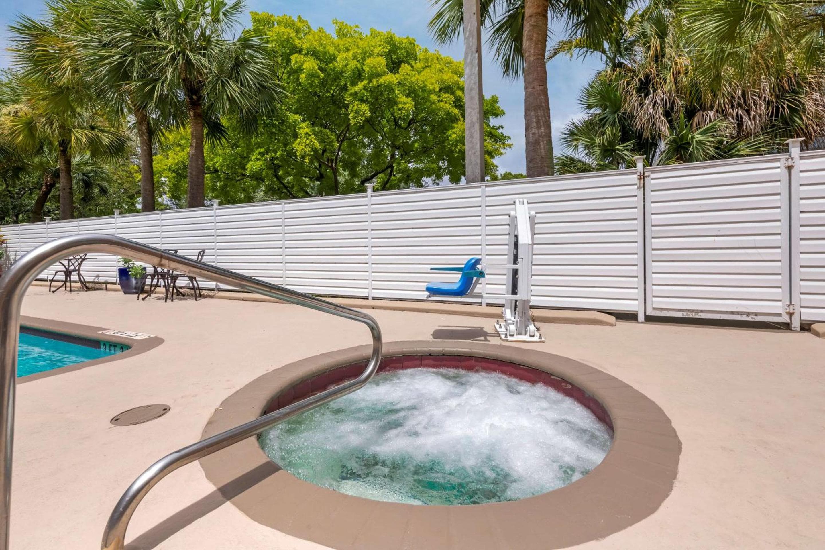 Comfort Inn & Suites Fort Lauderdale autostrada ovest — 24