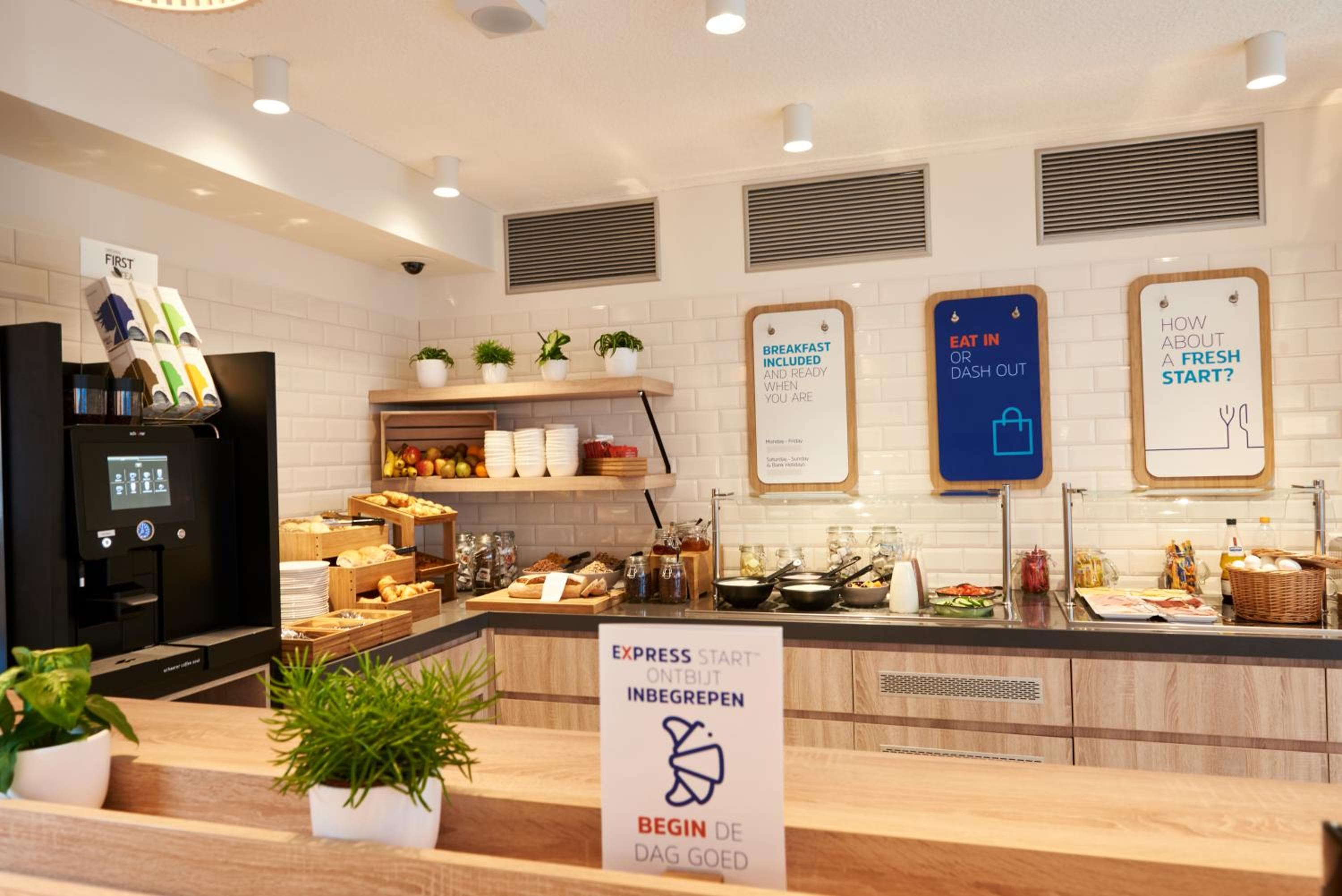 Holiday Inn Express Amsterdam - City Hall by IHG — 4