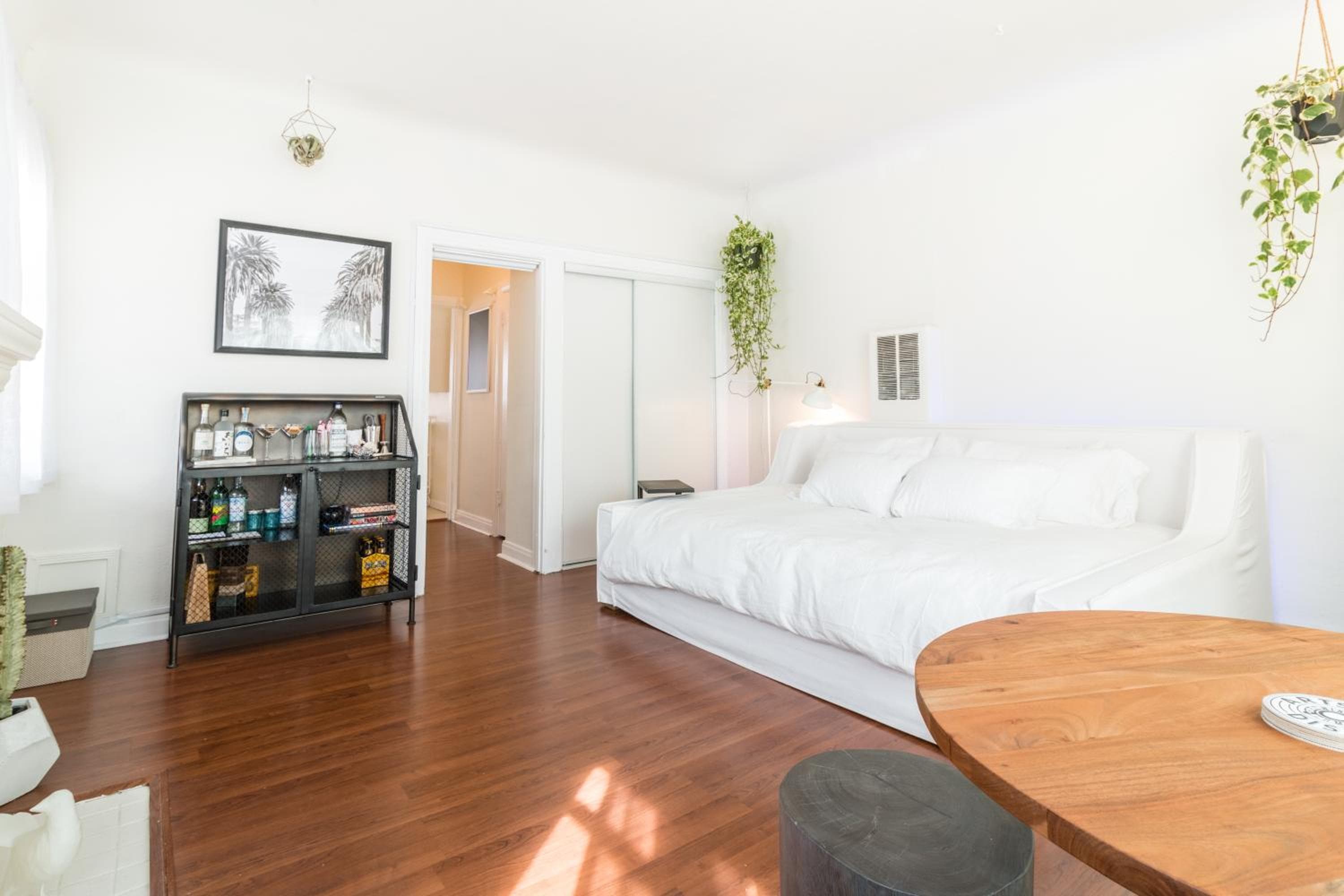 Sunny Boho Chic West Hollywood Flat! — 3