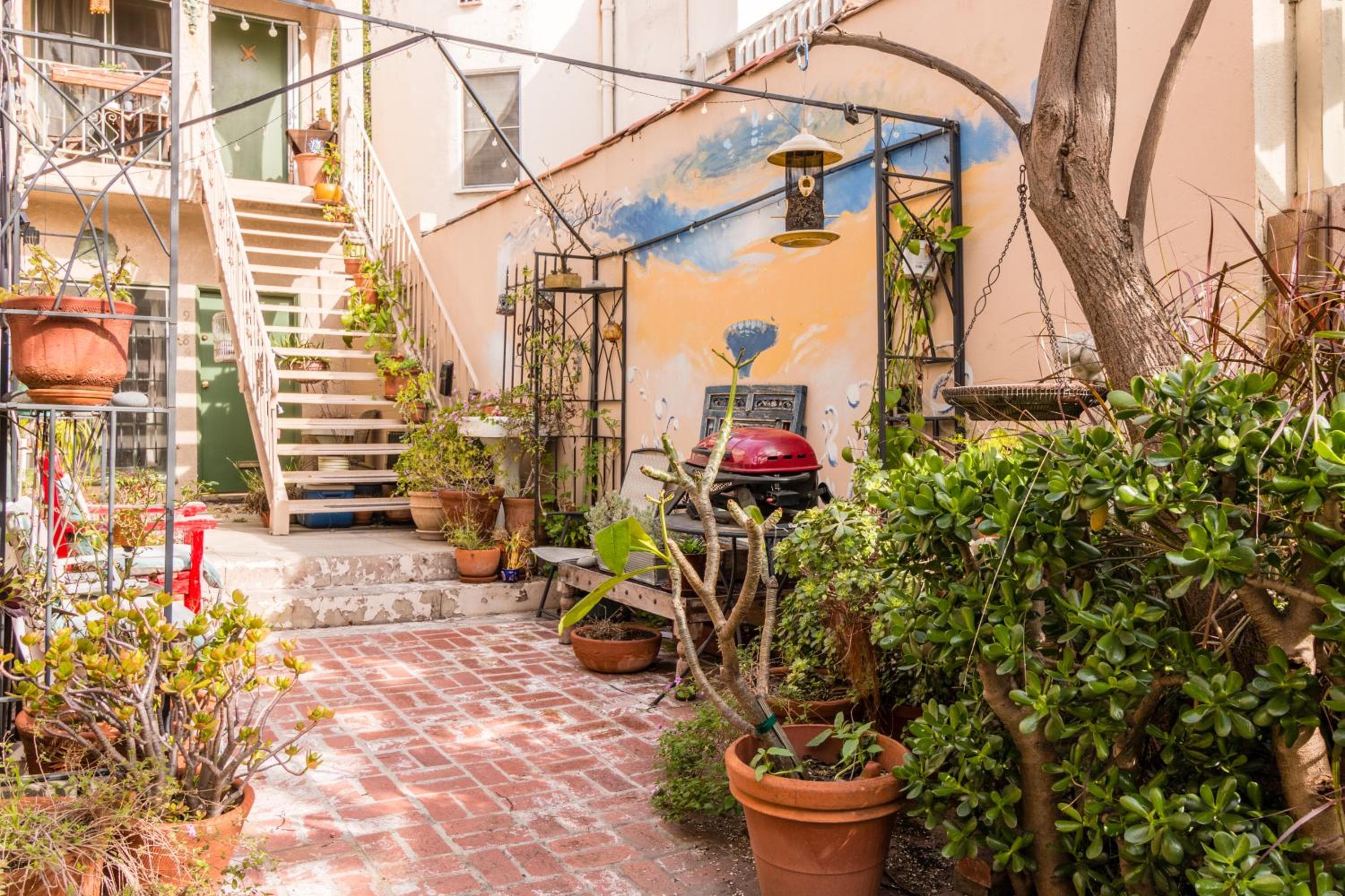 Sunny Boho Chic West Hollywood Flat! — 2