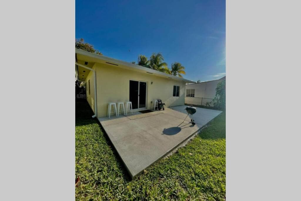 Nuova casa in un isolato vicino all'aeroporto di Miami. — 28