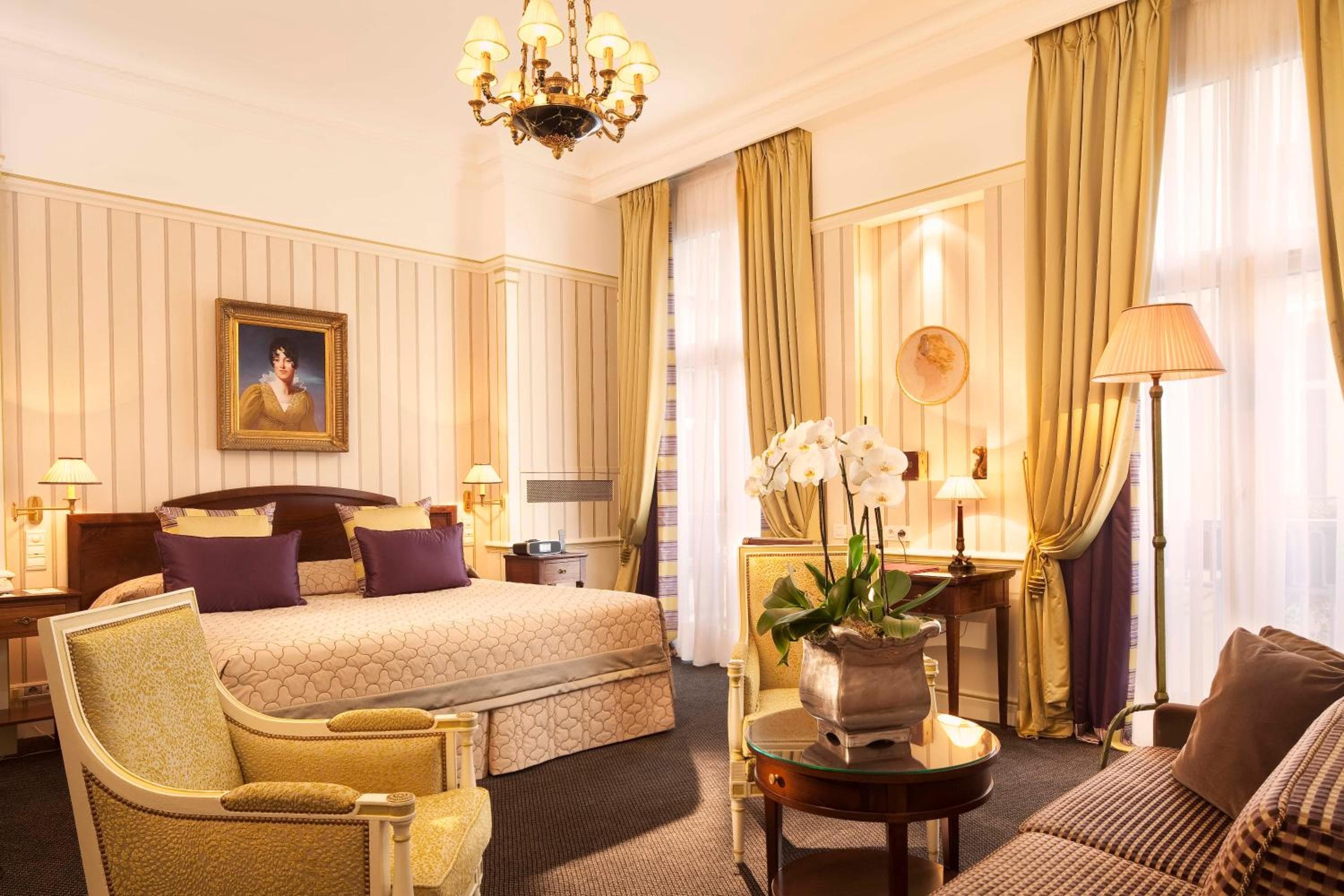 Hôtel Napoleon Paris — 8