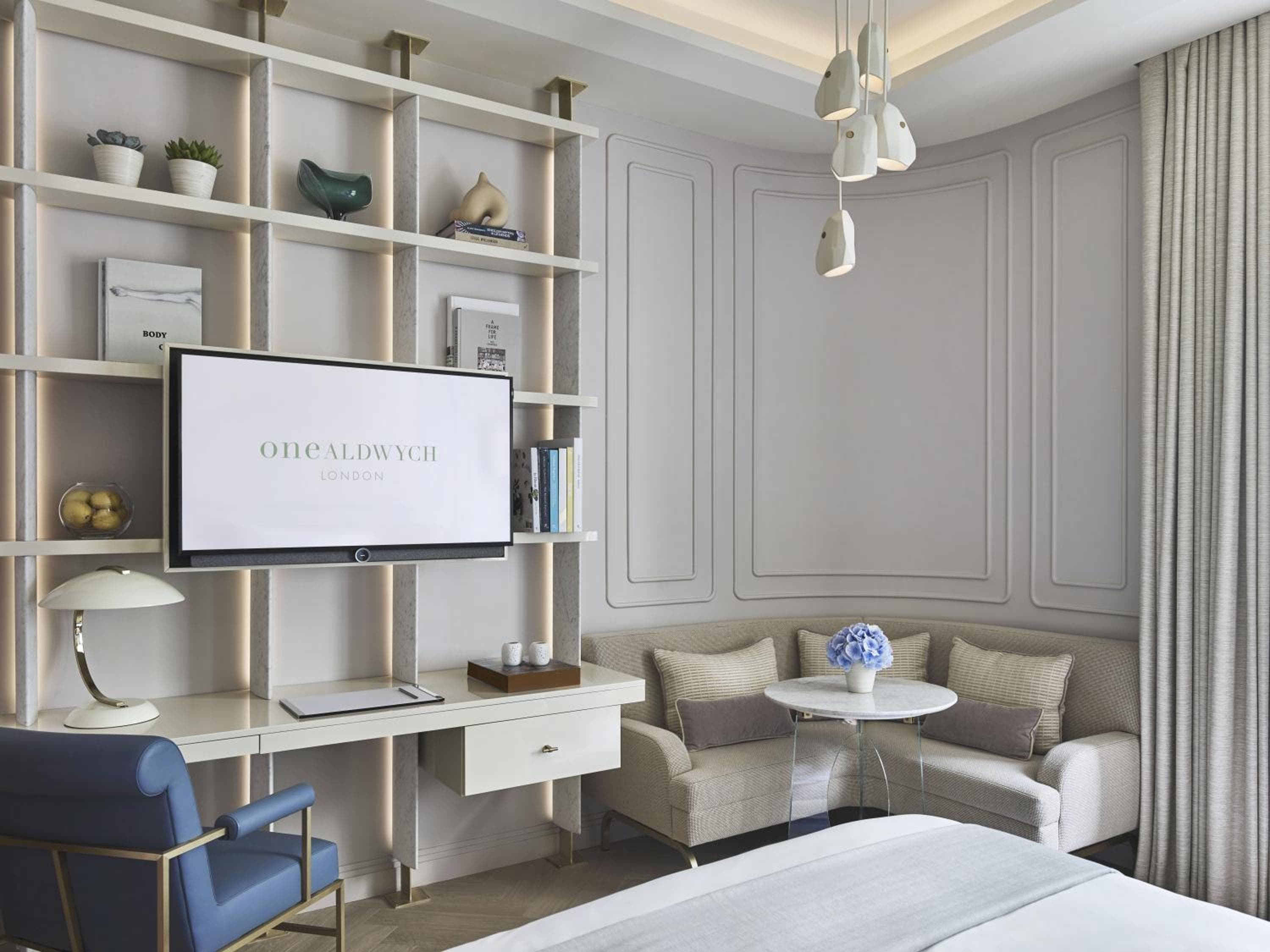 Un Aldwych — 15