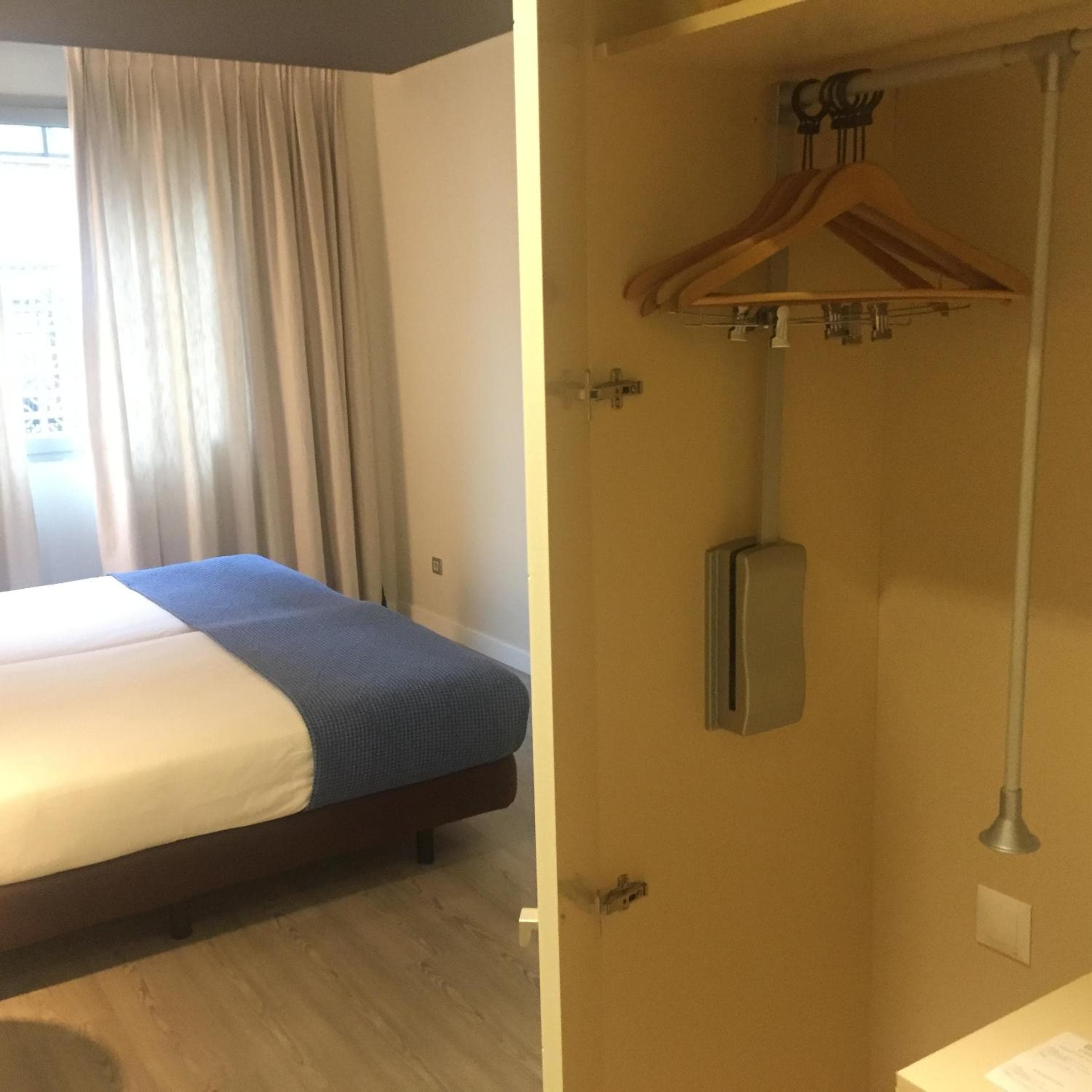 Suites Viena Plaza de España — 12