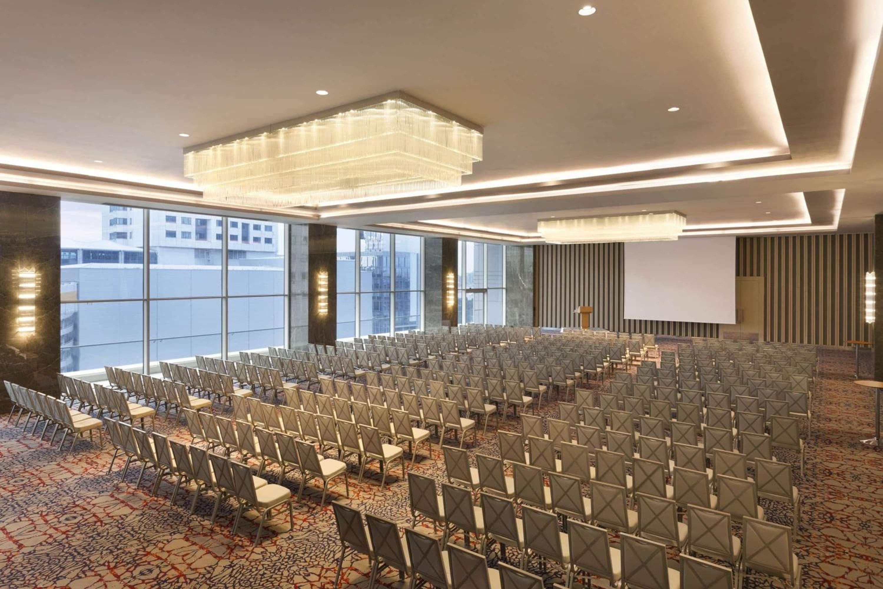 Wyndham Grand Istanbul Levent Hotel & Conference Center — 28