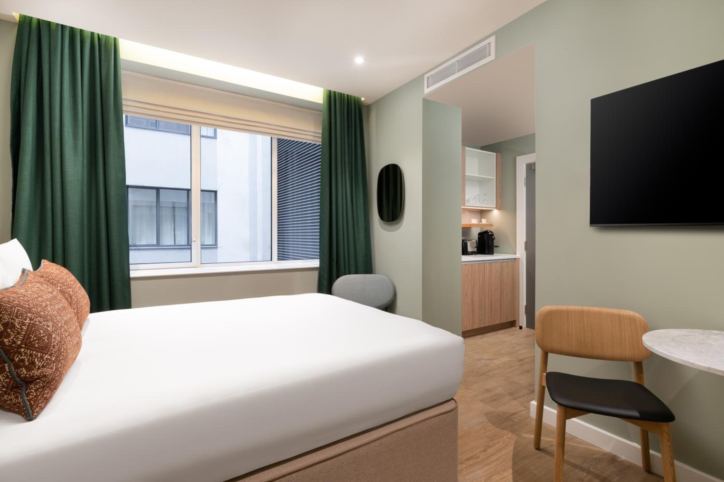 Hotel Lincoln — 21