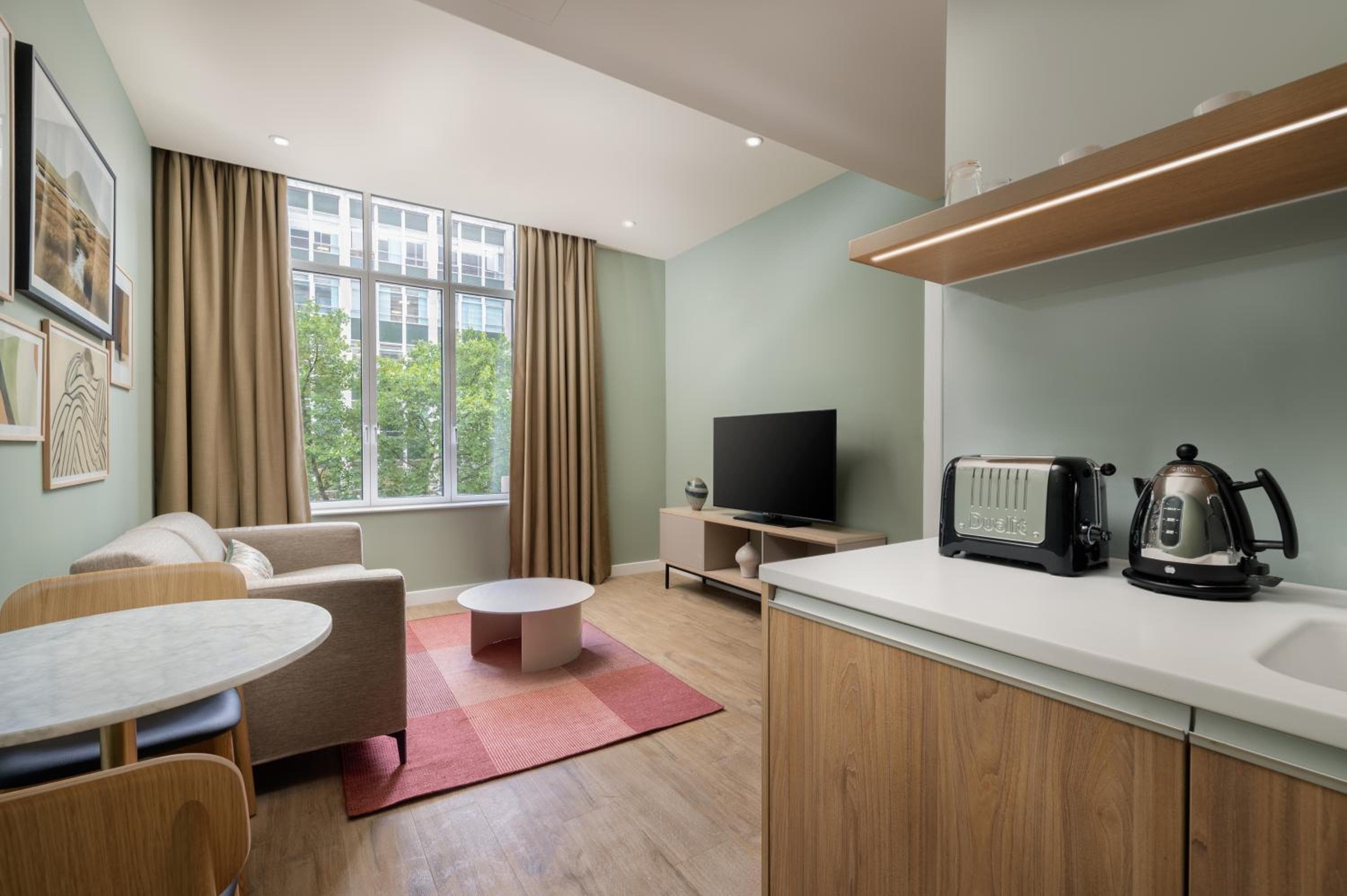 Hotel Lincoln — 12