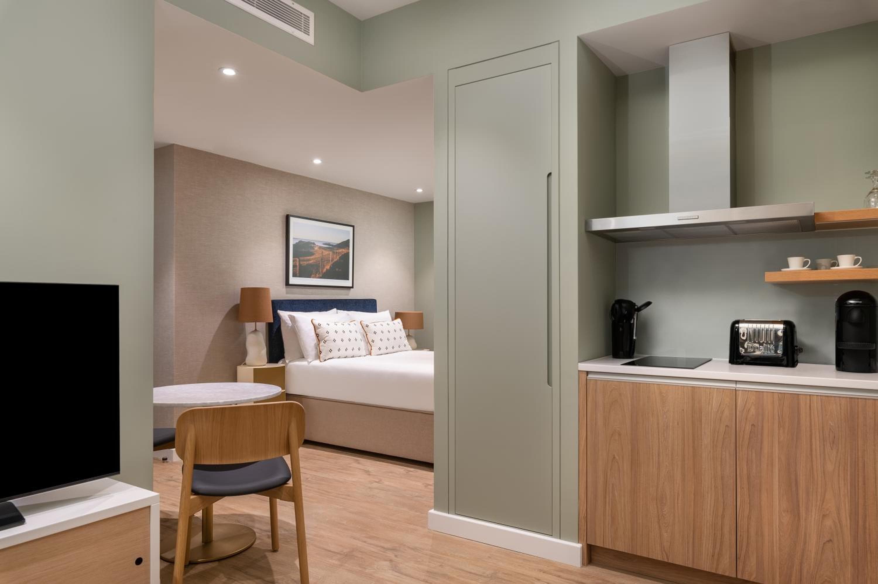 Hotel Lincoln — 23