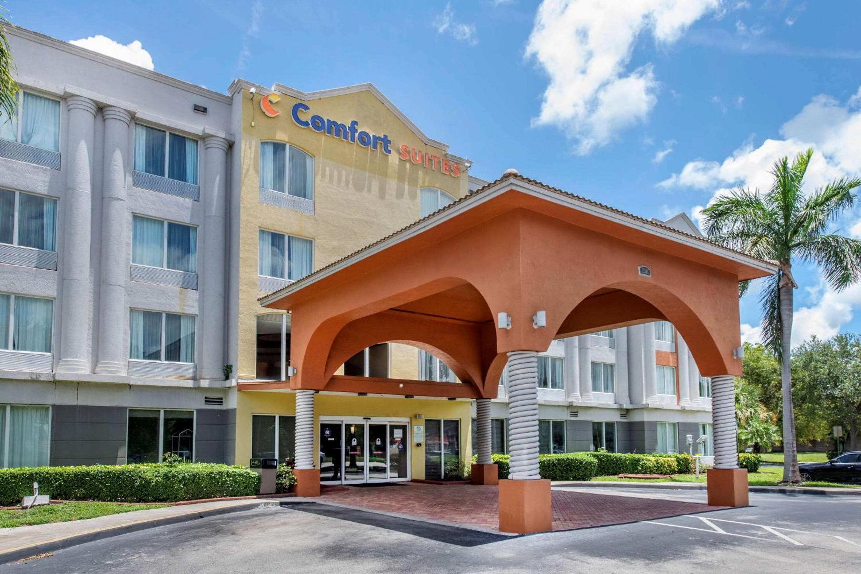 Comfort Suites Tamarac Sawgrass — 1