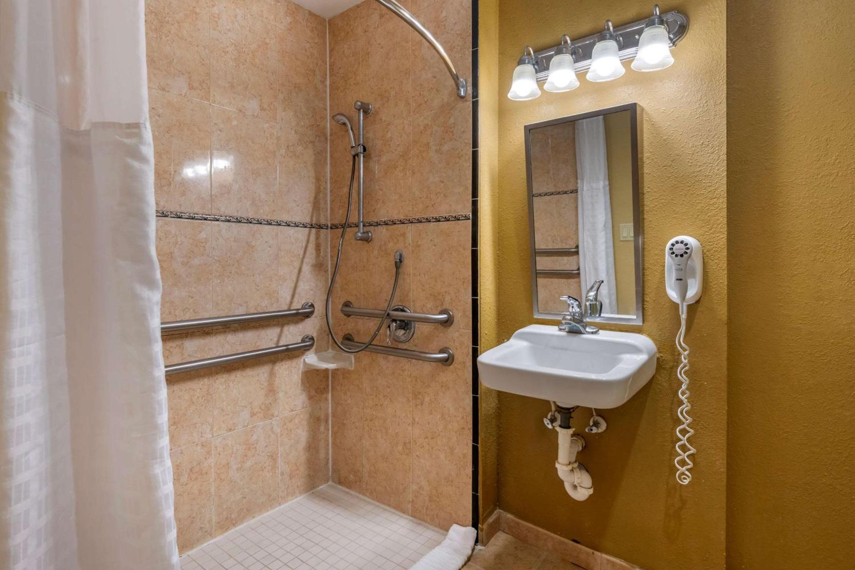 Comfort Suites Tamarac Sawgrass — 2