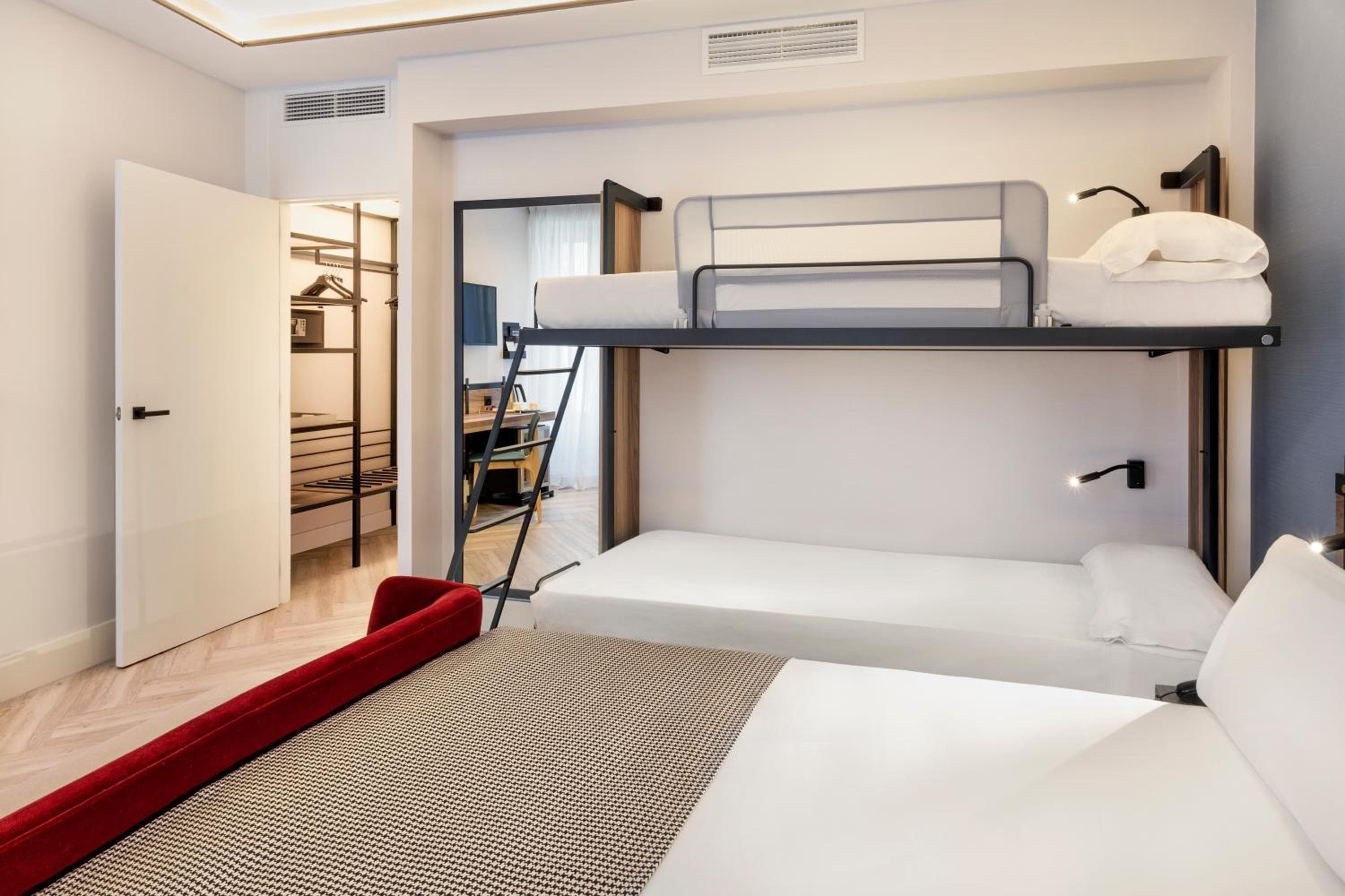 Catalonia Goya — 30