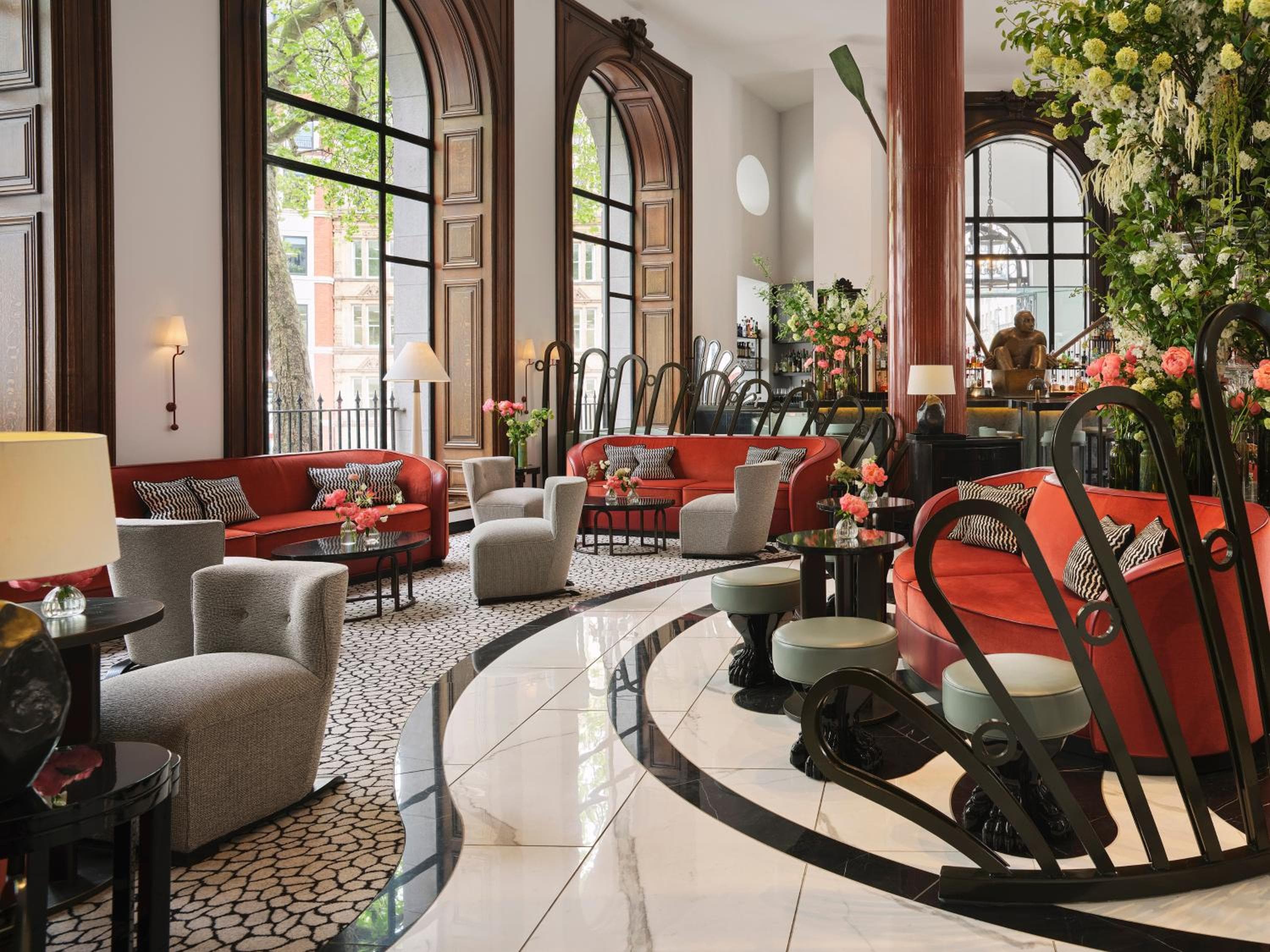 Un Aldwych — 13