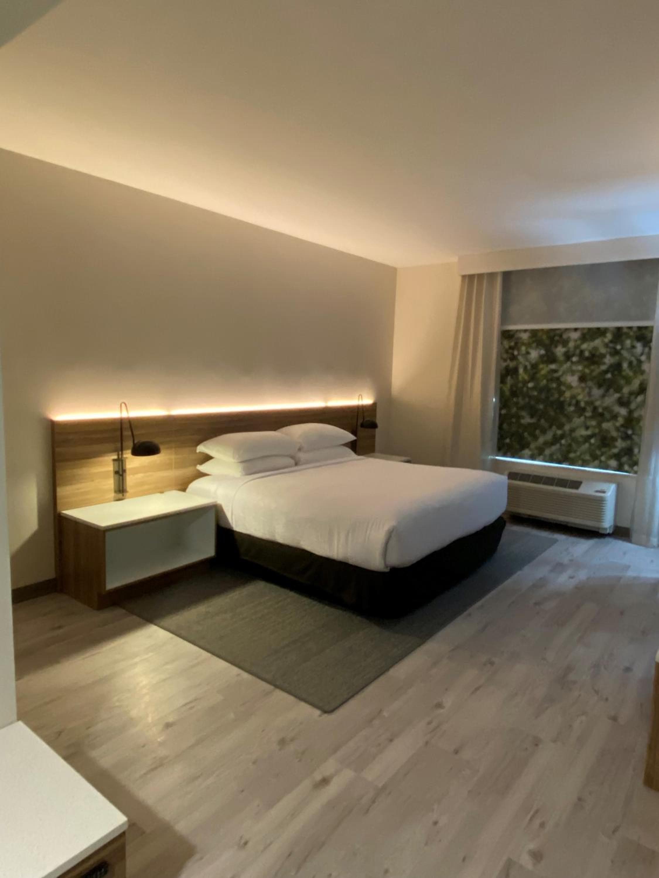 Wyndham Garden Orlando Airport - Free Airport Shuttle - PARK N' FLY Available — 4