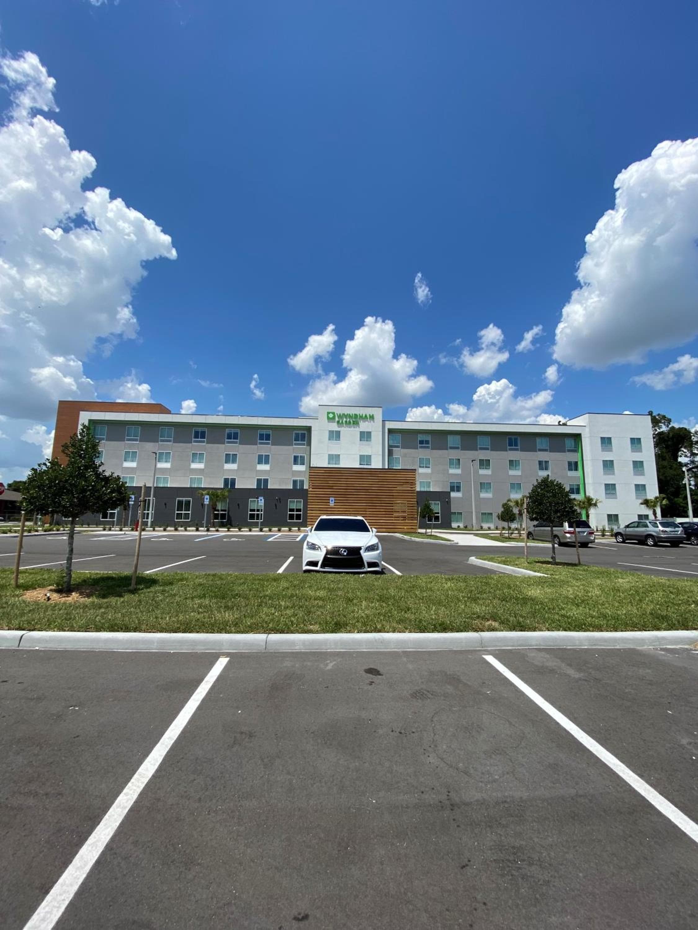 Wyndham Garden Orlando Airport - Free Airport Shuttle - PARK N' FLY Available — 10