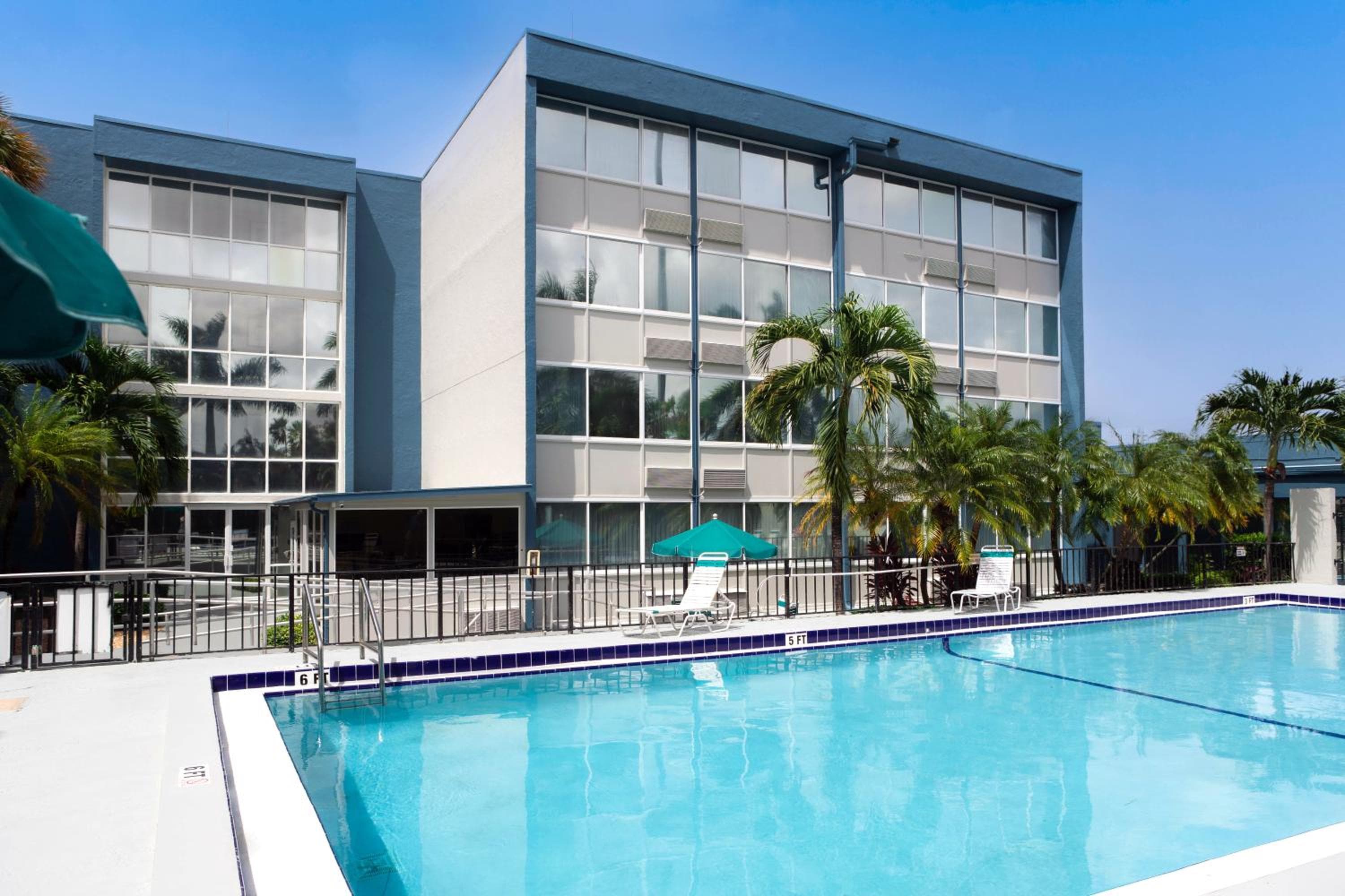 Days Inn presso il Wyndham Miami International Airport — 18