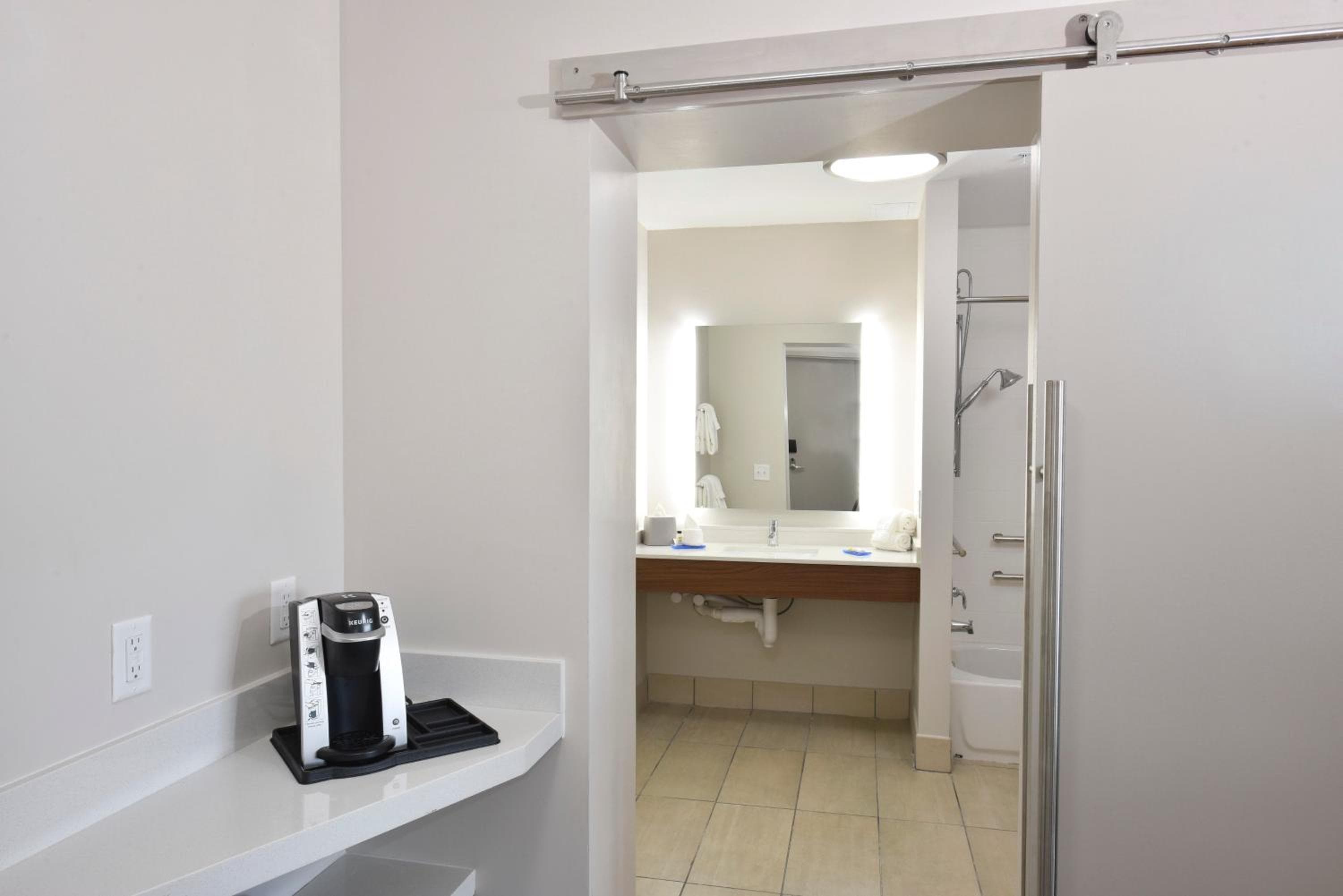 Holiday Inn Express & Suites - Orlando - Southeast, ein IHG Hotel — 5