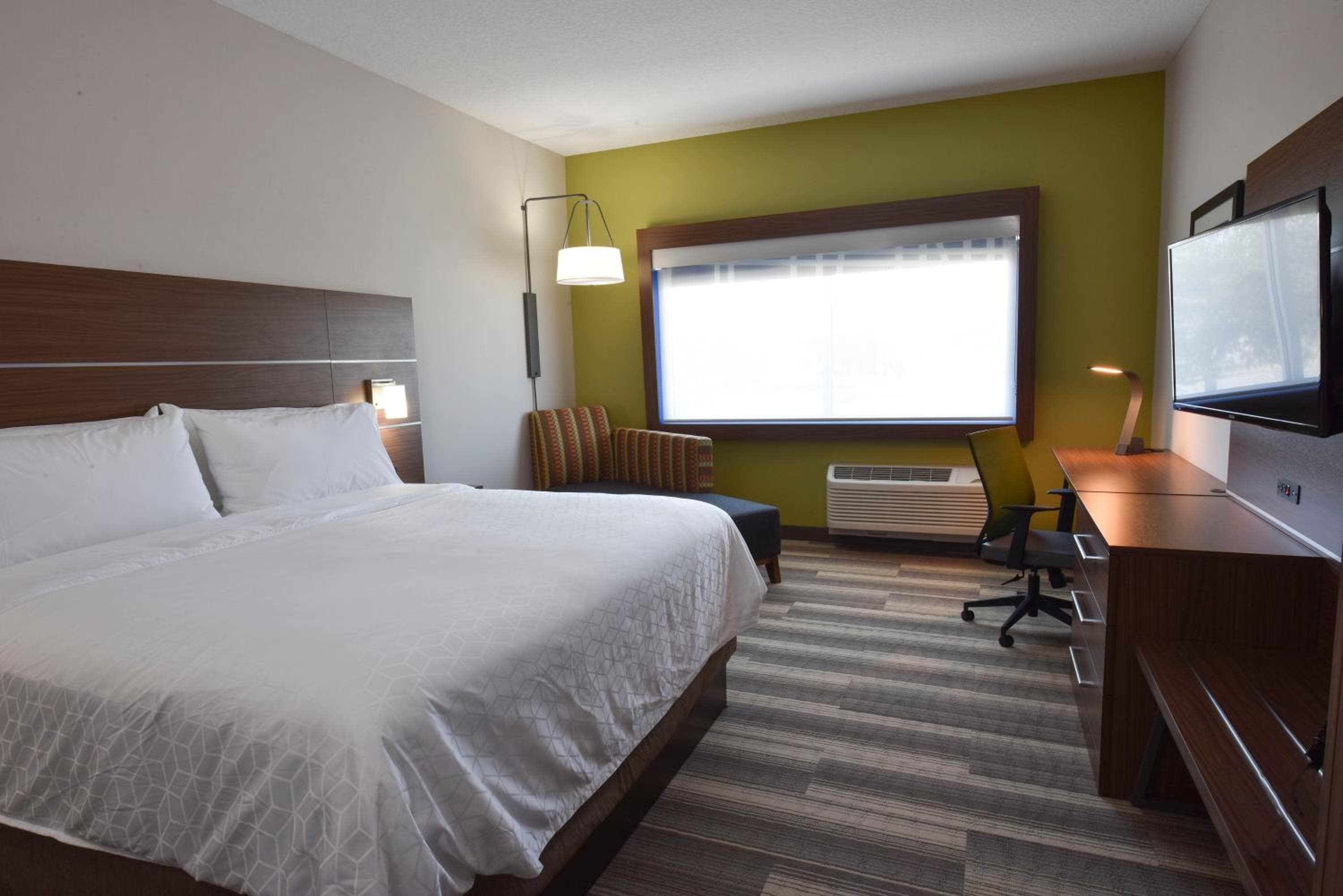 Holiday Inn Express & Suites - Orlando - Southeast, ein IHG Hotel — 4