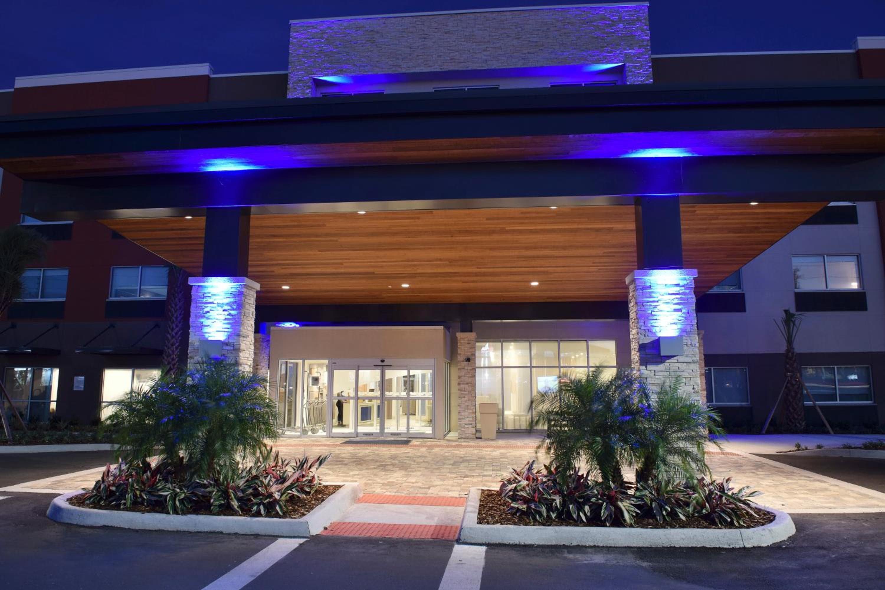 Holiday Inn Express & Suites - Orlando - Southeast, ein IHG Hotel — 9