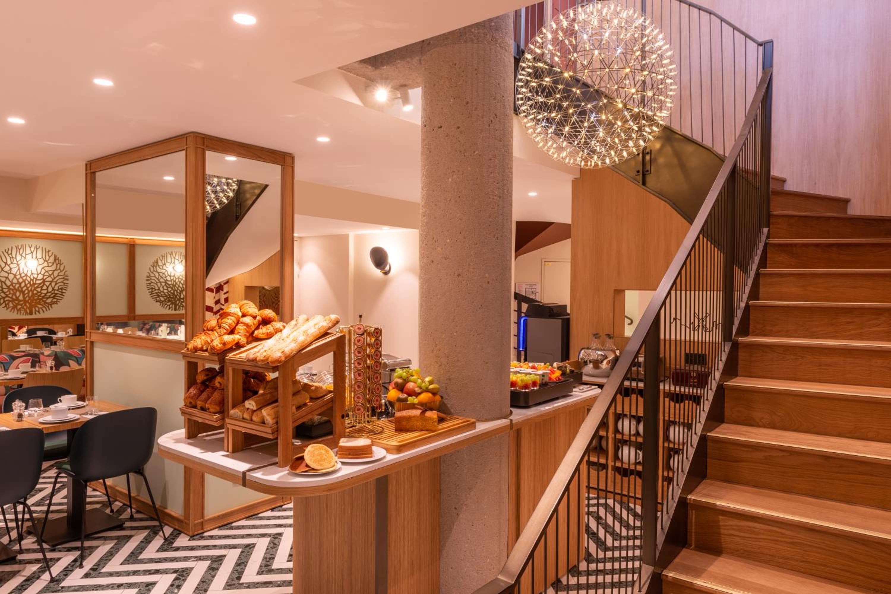 Hotel Yllen Eiffel — 10