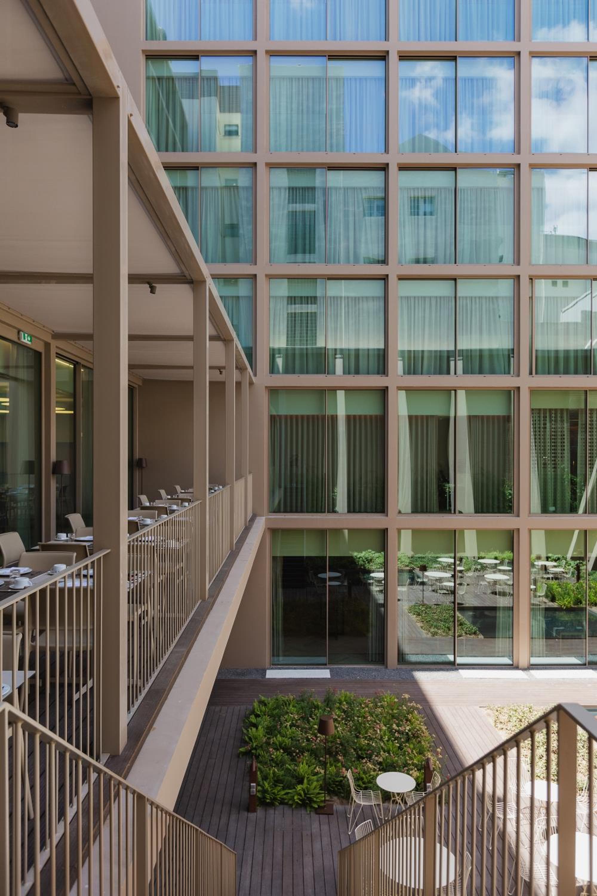 Lumen Hotel & The Lisbon Light Show hotel, Rua Sousa Martins nº 20, Lisbon, Portugal — photo 30