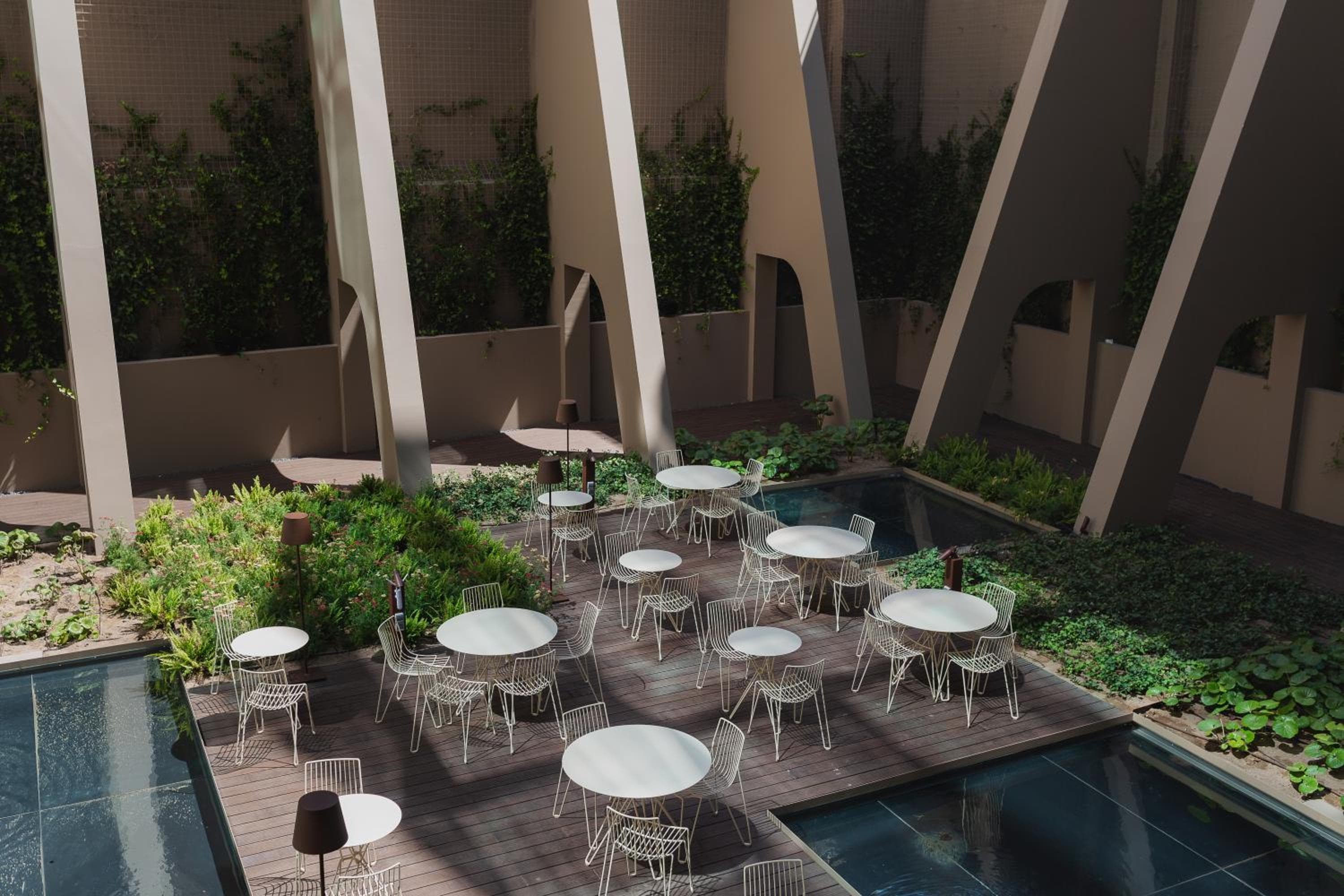 Lumen Hotel & The Lisbon Light Show hotel, Rua Sousa Martins nº 20, Lisbon, Portugal — photo 4