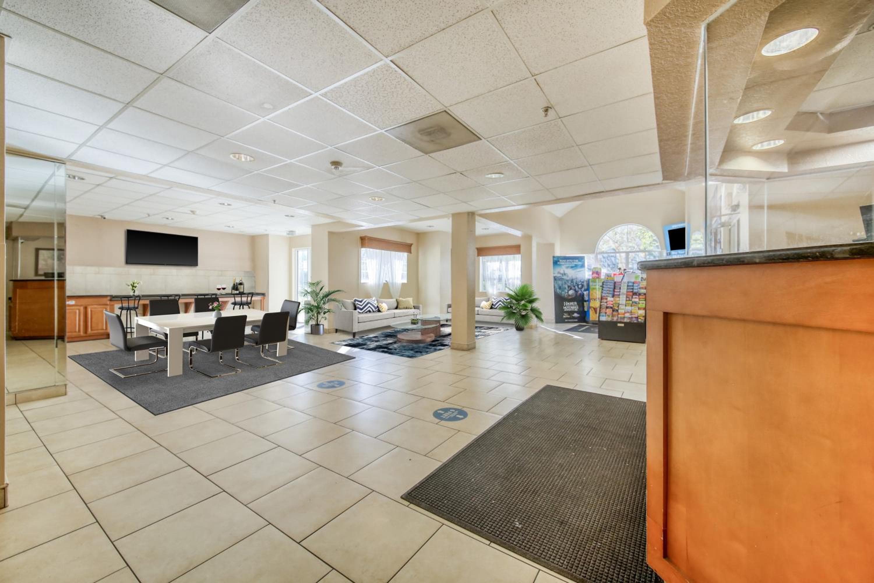 Baymont by Wyndham Orlando-International Dr-Universal Blvd — 4