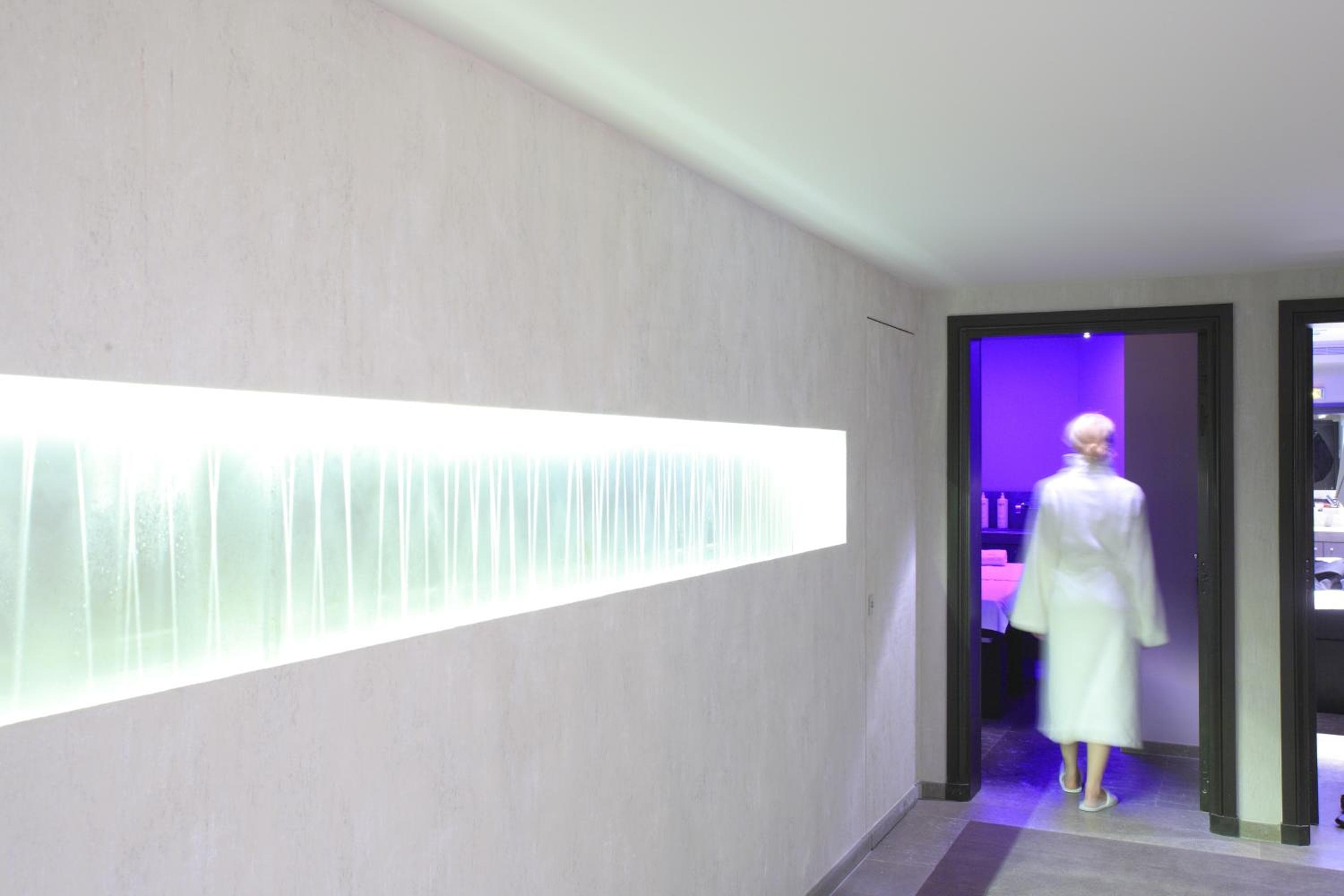 Le Pavillon de la Reine & Spa, Place des Vosges — 17